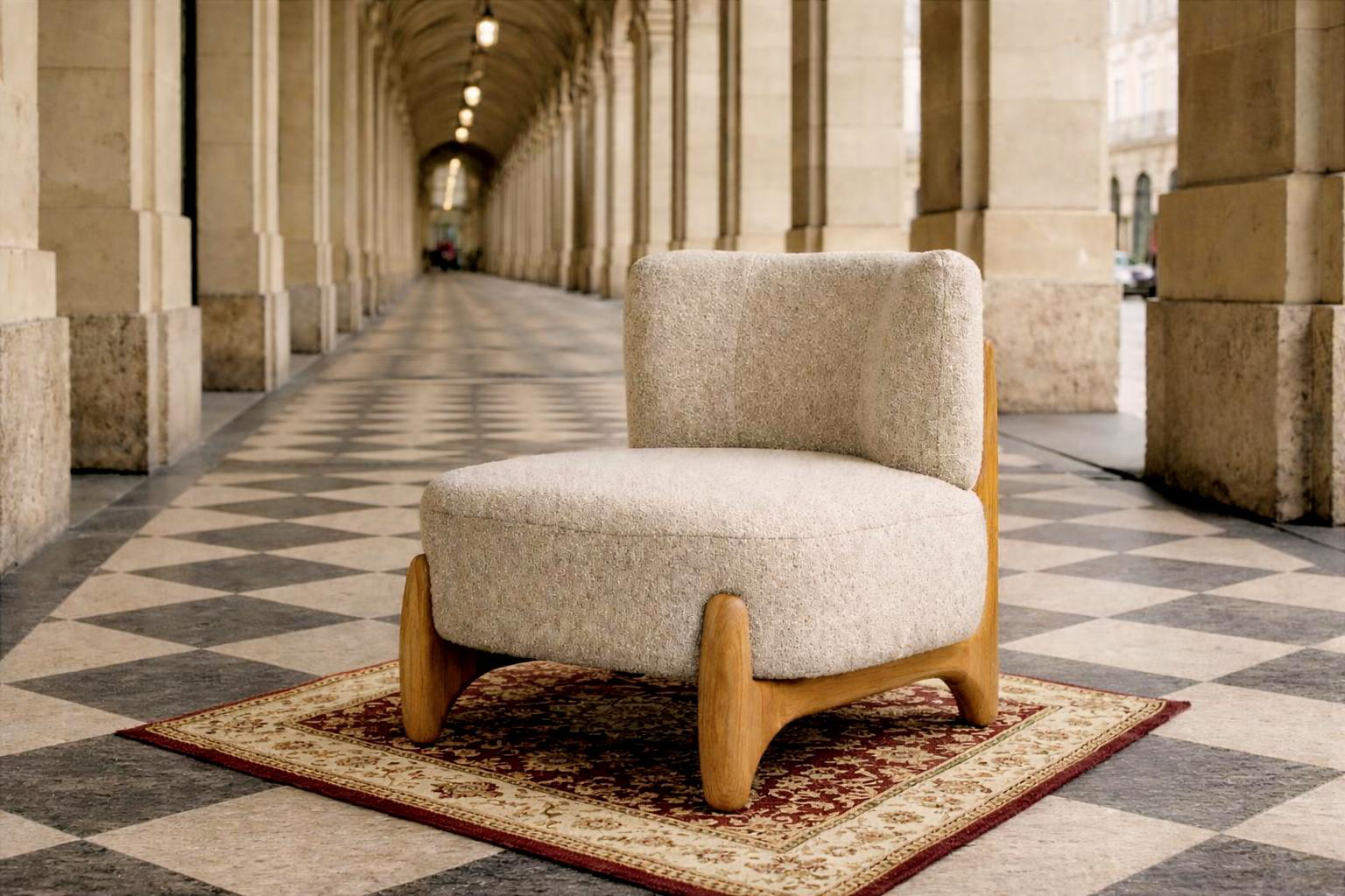 Fauteuil Rivoli Paname Avenue mis en scène sous des arcades.