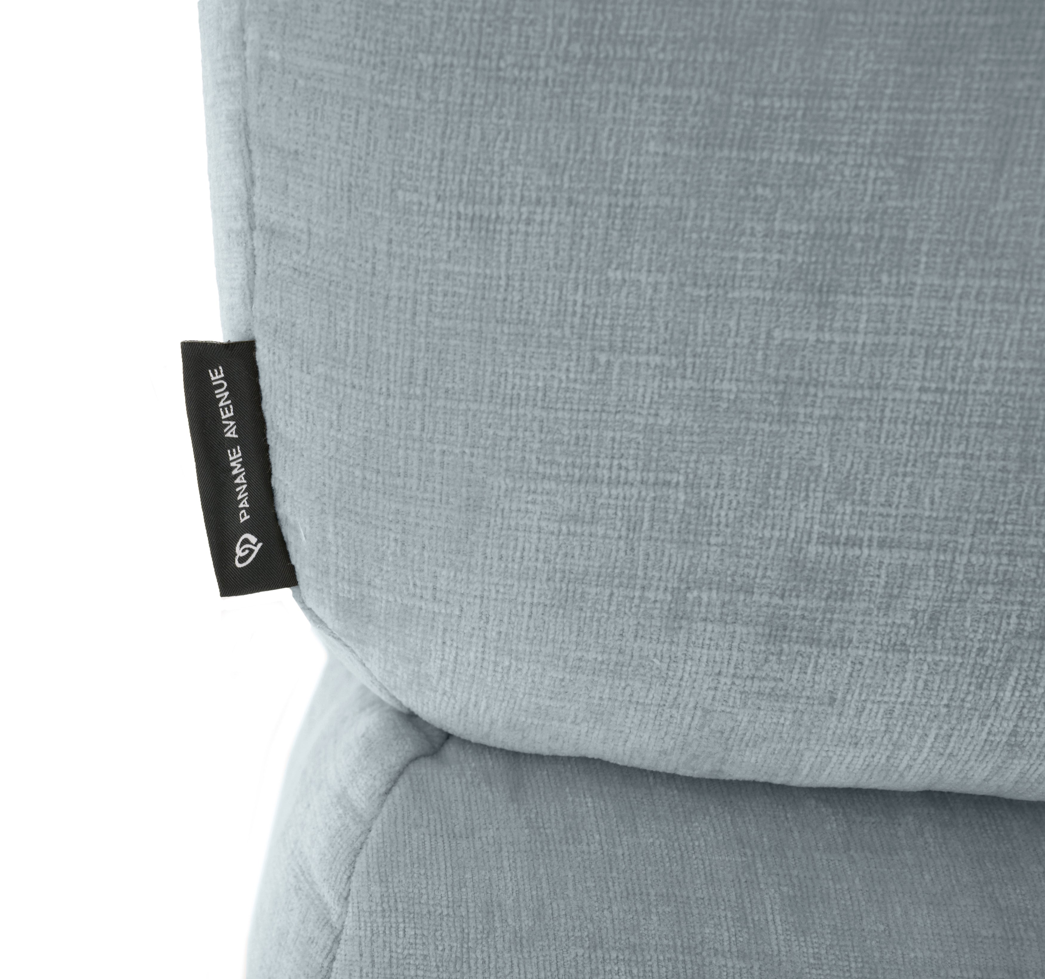 Canapé d’angle droit Lancry en tissu chenille gris Paname Avenue, détail du label de la marque