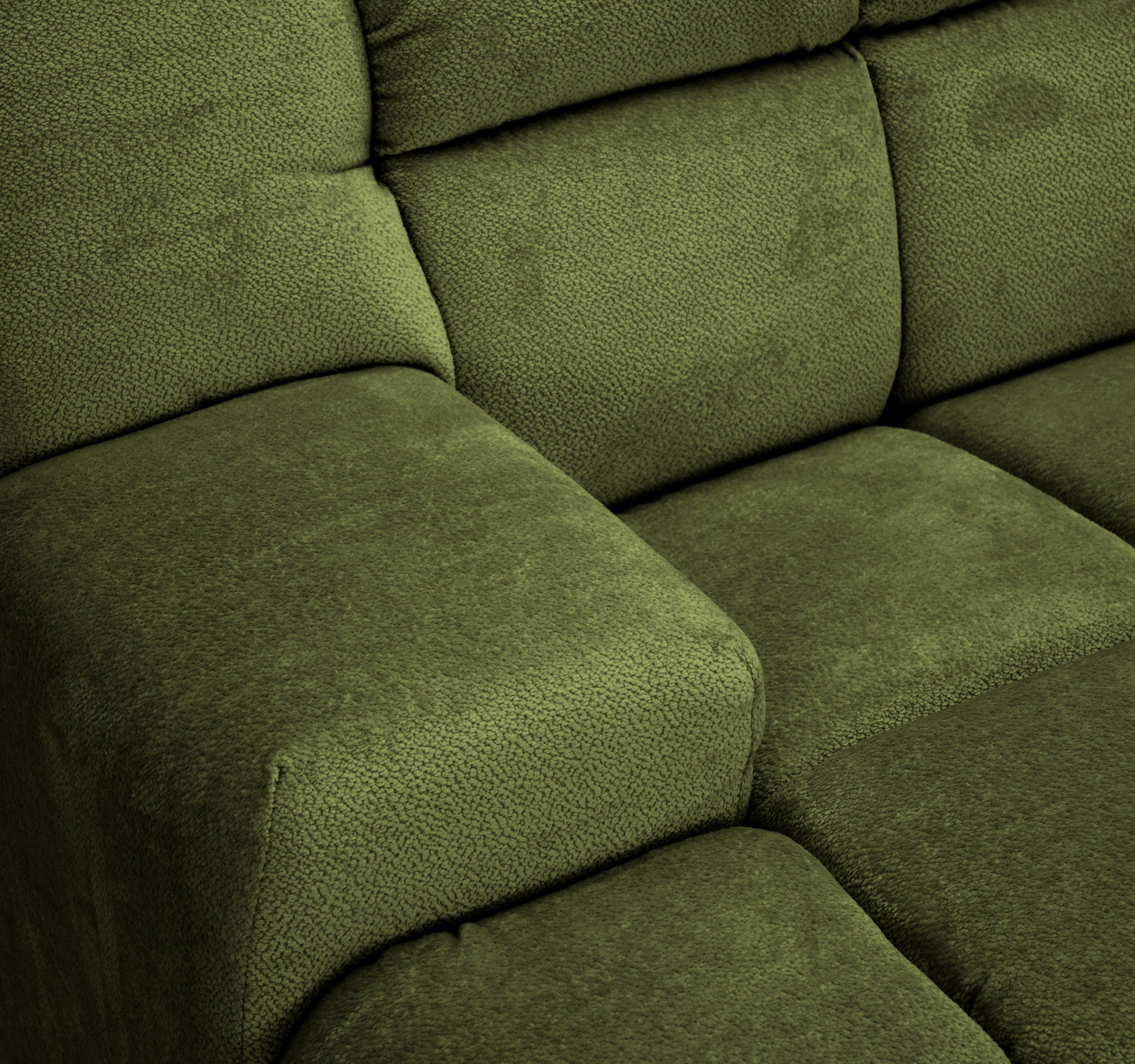 Canapé d’angle droit Caire en tissu chenille vert olive Paname Avenue, zoom sur l’accoudoir
