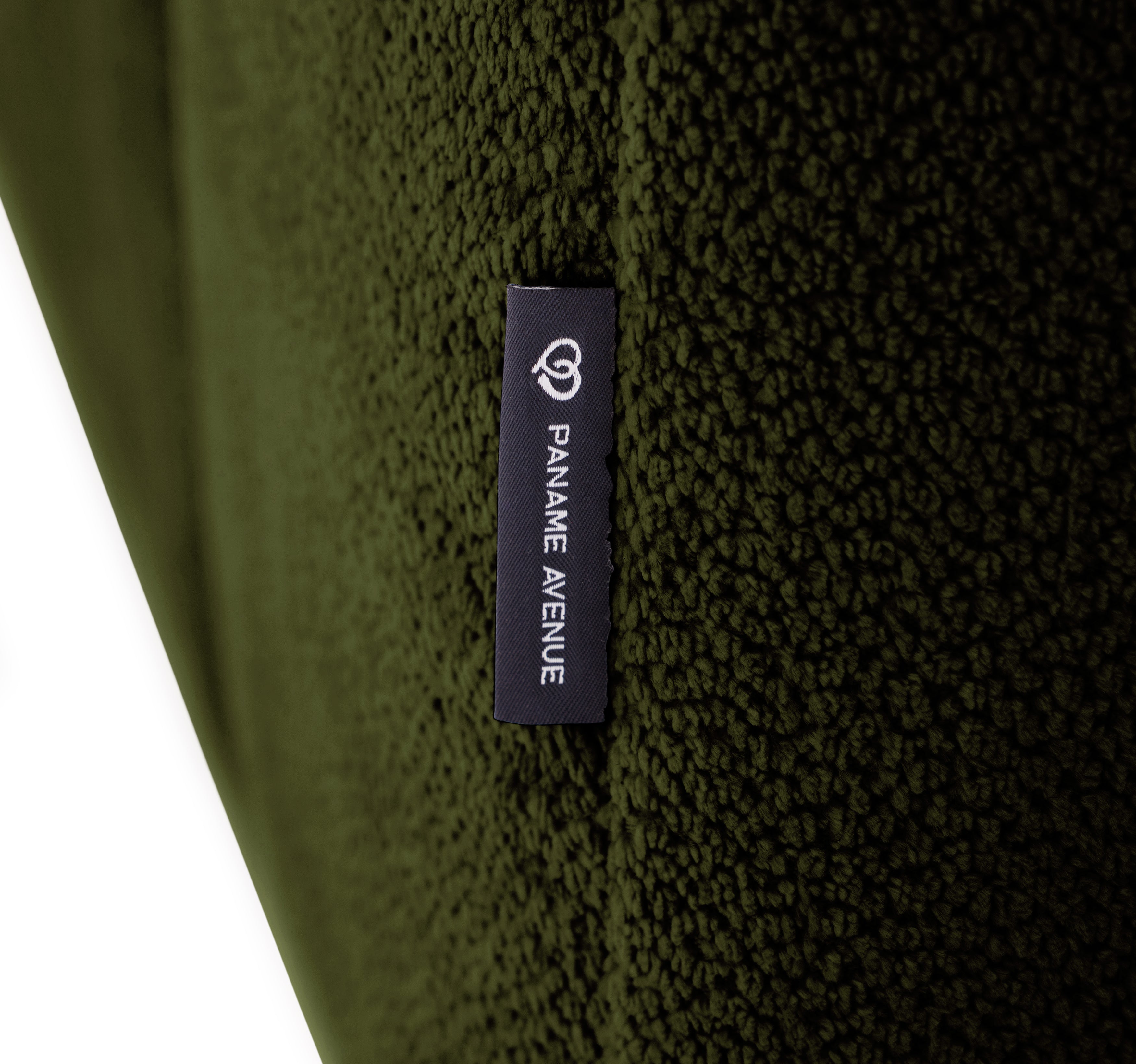Canapé d’angle gauche Temple en tissu chenille vert olive Paname Avenue, détail du label de la marque