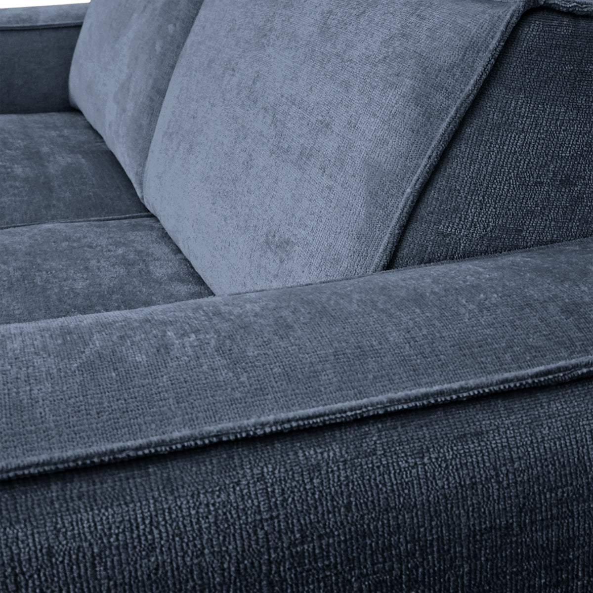 Canapé droit Beaux-Arts en tissu chenille bleu Paname Avenue, zoom sur le revêtement