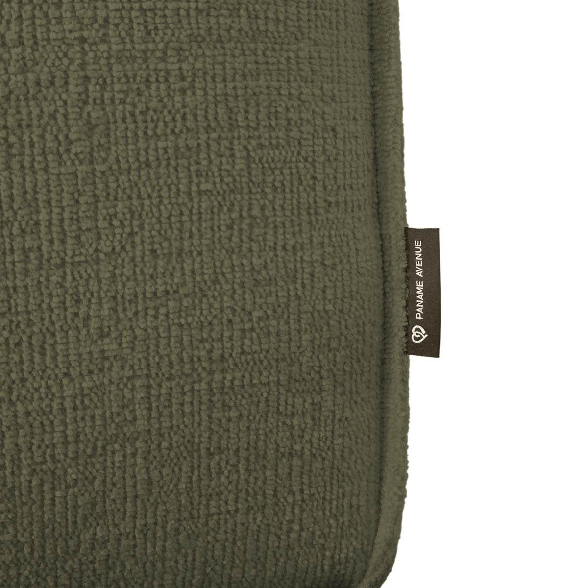 Canapé droit Beaux-Arts en tissu chenille vert olive Paname Avenue, détail du label de la marque