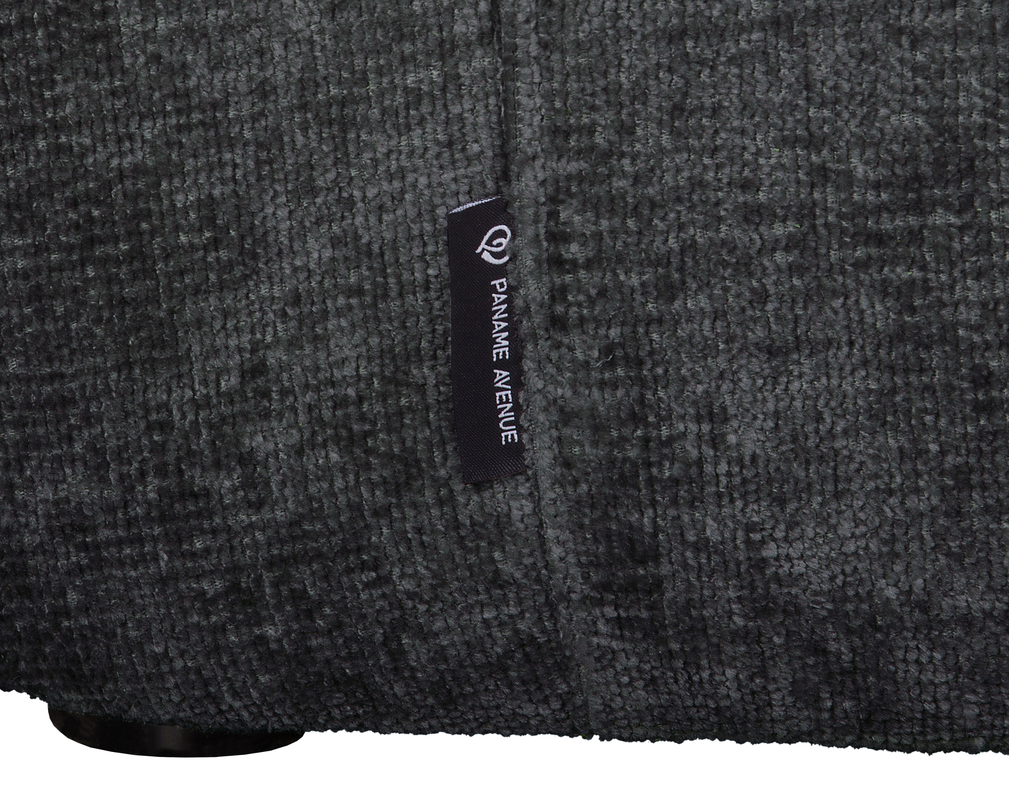 Canapé droit Calais en tissu chenille anthracite Paname Avenue, détail du label de la marque