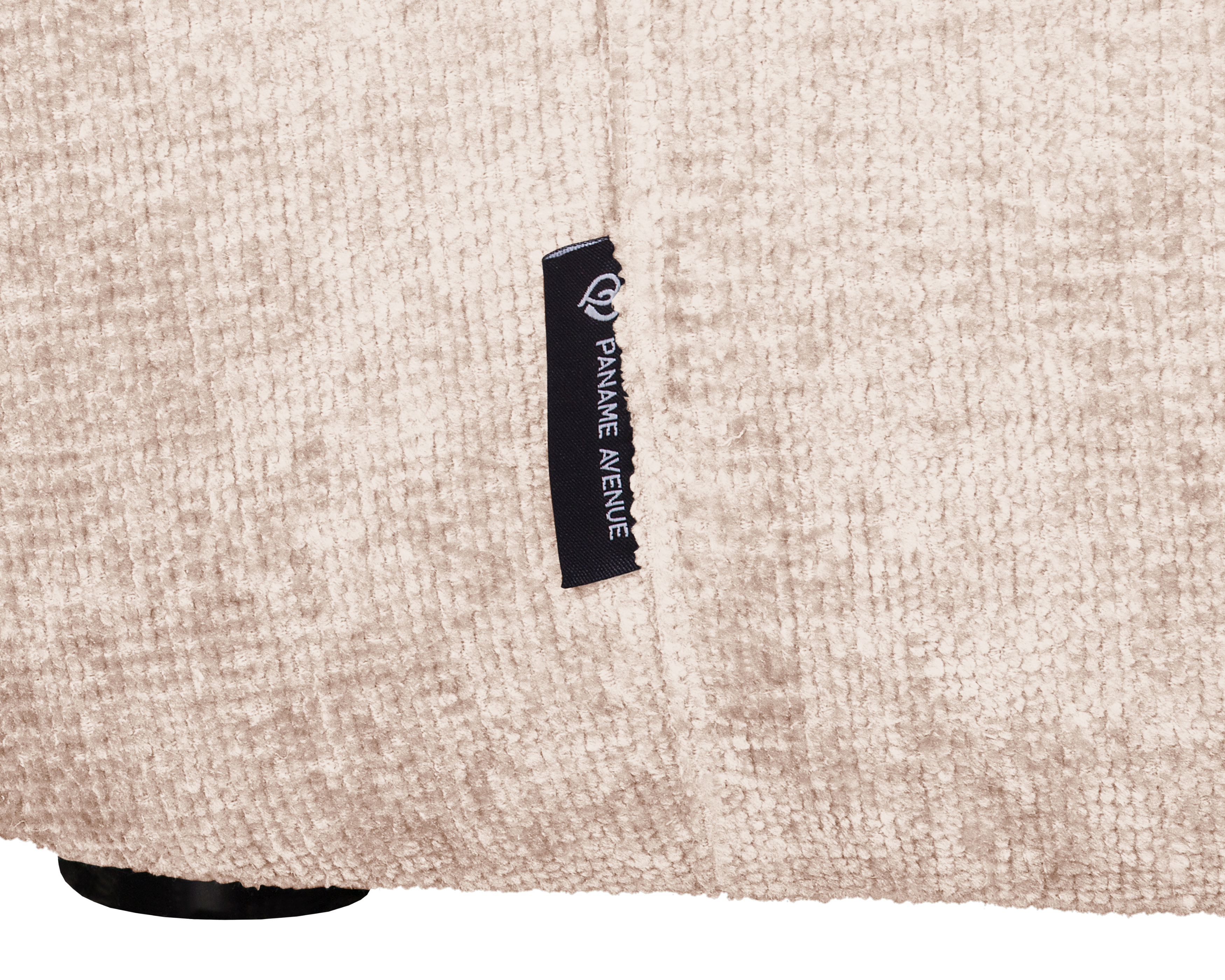 Canapé droit Calais en tissu chenille beige Paname Avenue, détail du label de la marque