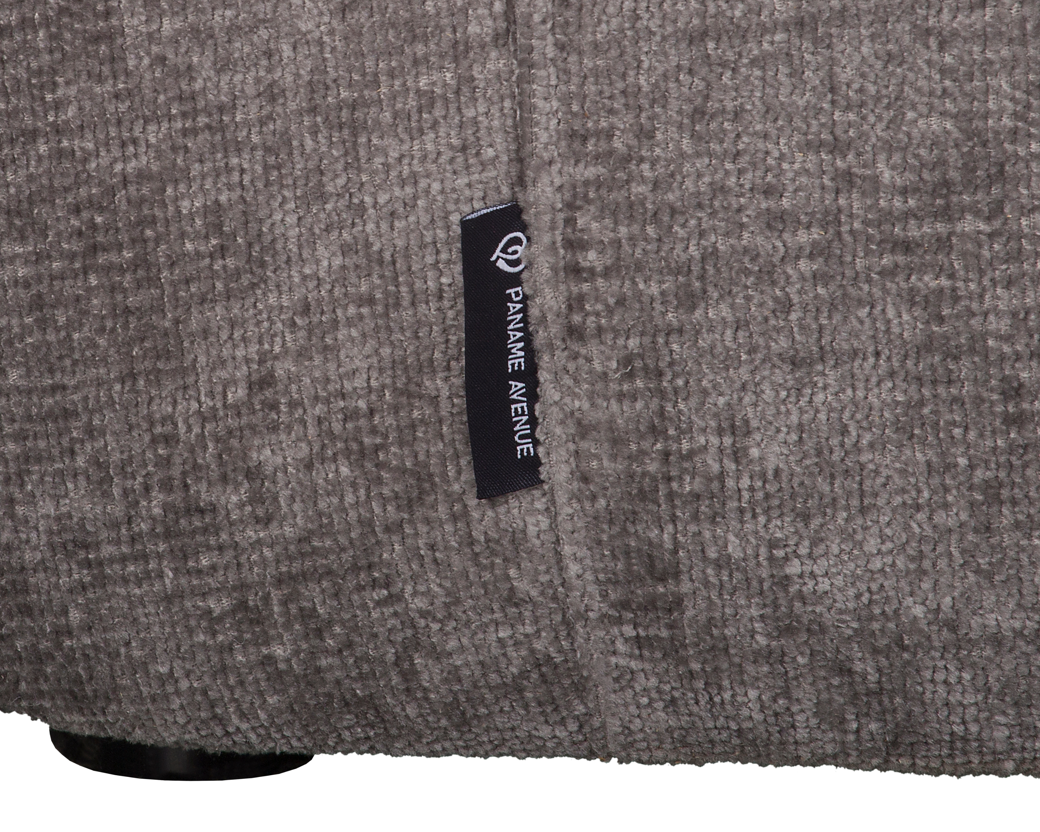 Canapé droit Calais en tissu chenille gris Paname Avenue, détail du label de la marque