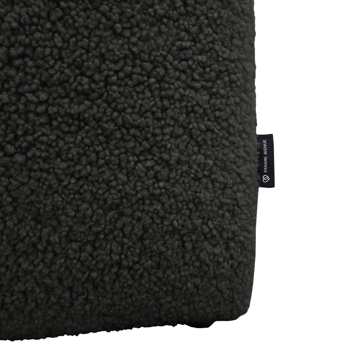Canapé droit Descartes en tissu bouclette anthracite Paname Avenue, détail du label de la marque