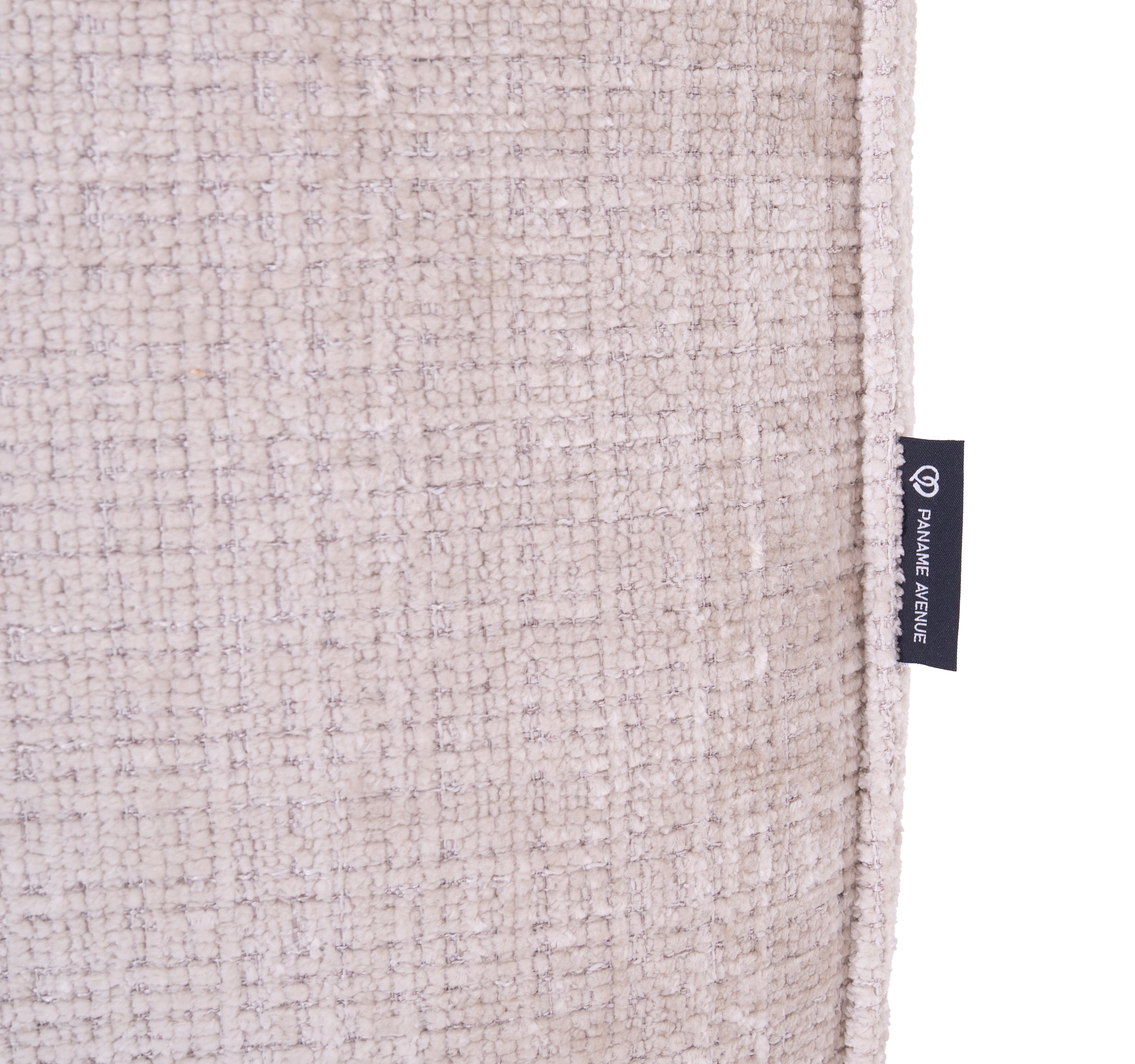 Canapé droit Lacepede en tissu chenille beige Paname Avenue, détail du label de la marque