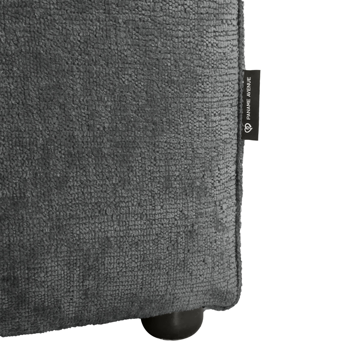 Canapé droit Pyramides en tissu chenille anthracite Paname Avenue, détail du label de la marque