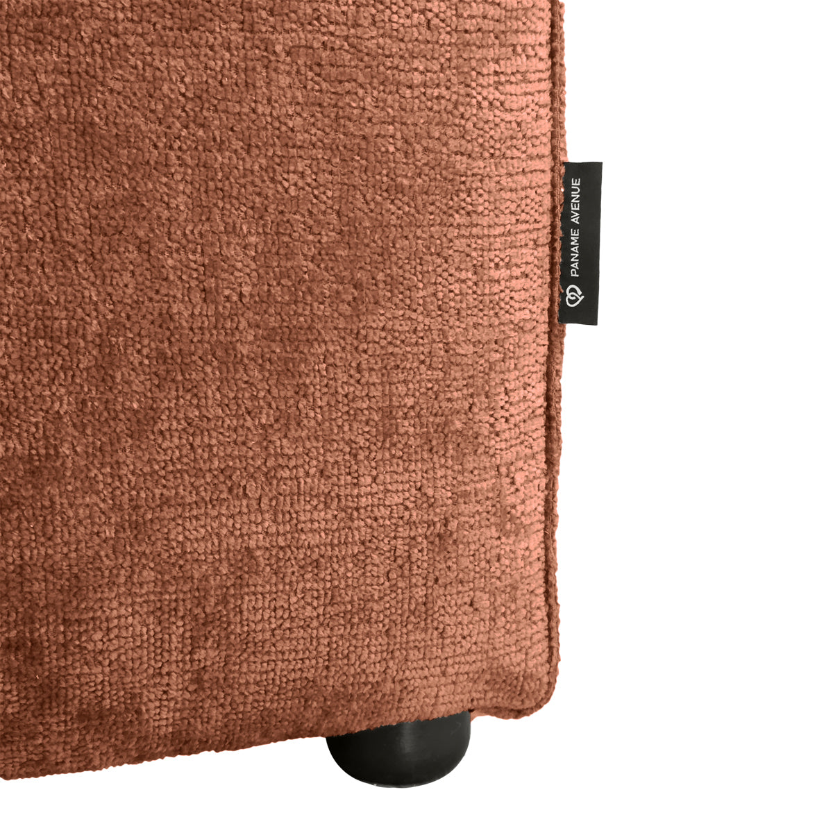 Canapé droit Pyramides en tissu chenille terracotta Paname Avenue, détail du label de la marque