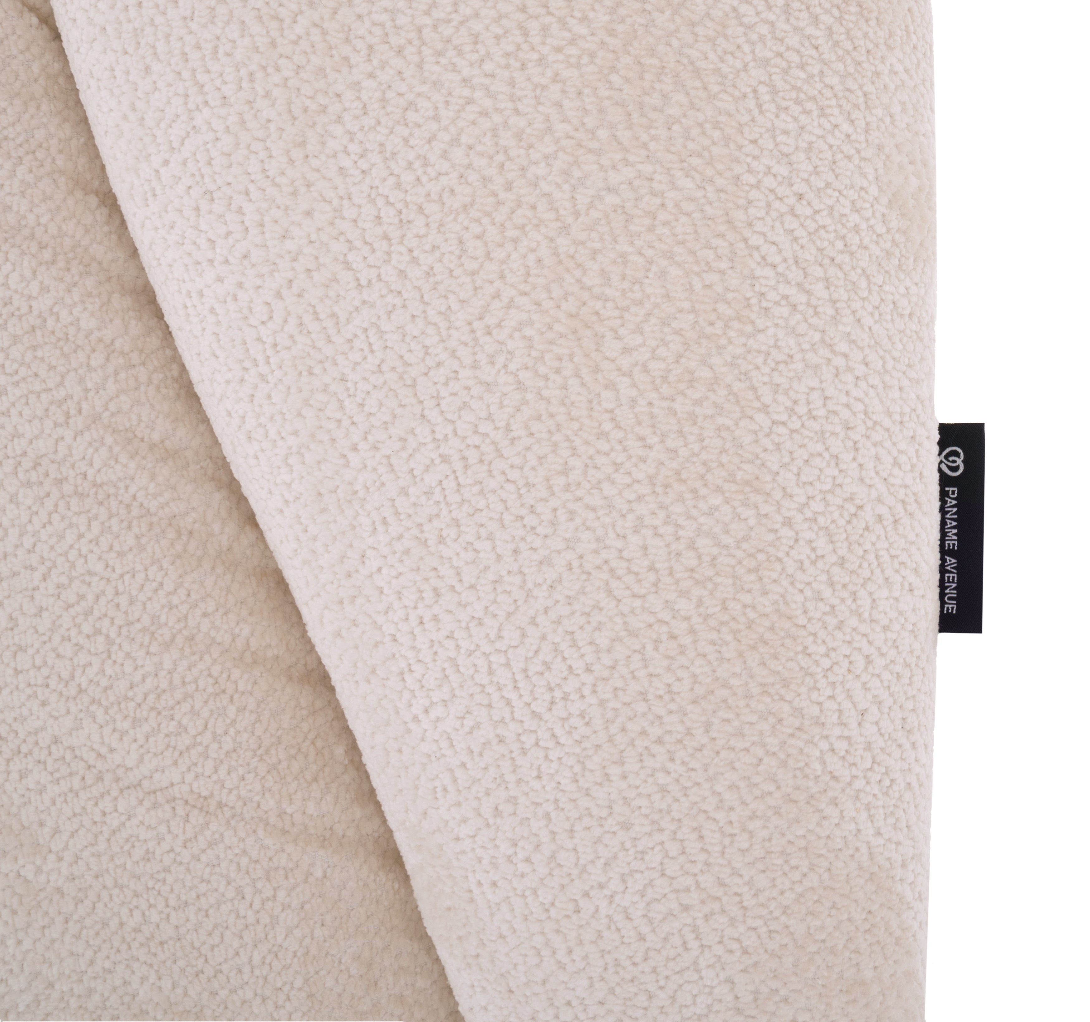 Canapé droit Saint-Honoré en tissu chenille crème Paname Avenue, détail du label de la marque