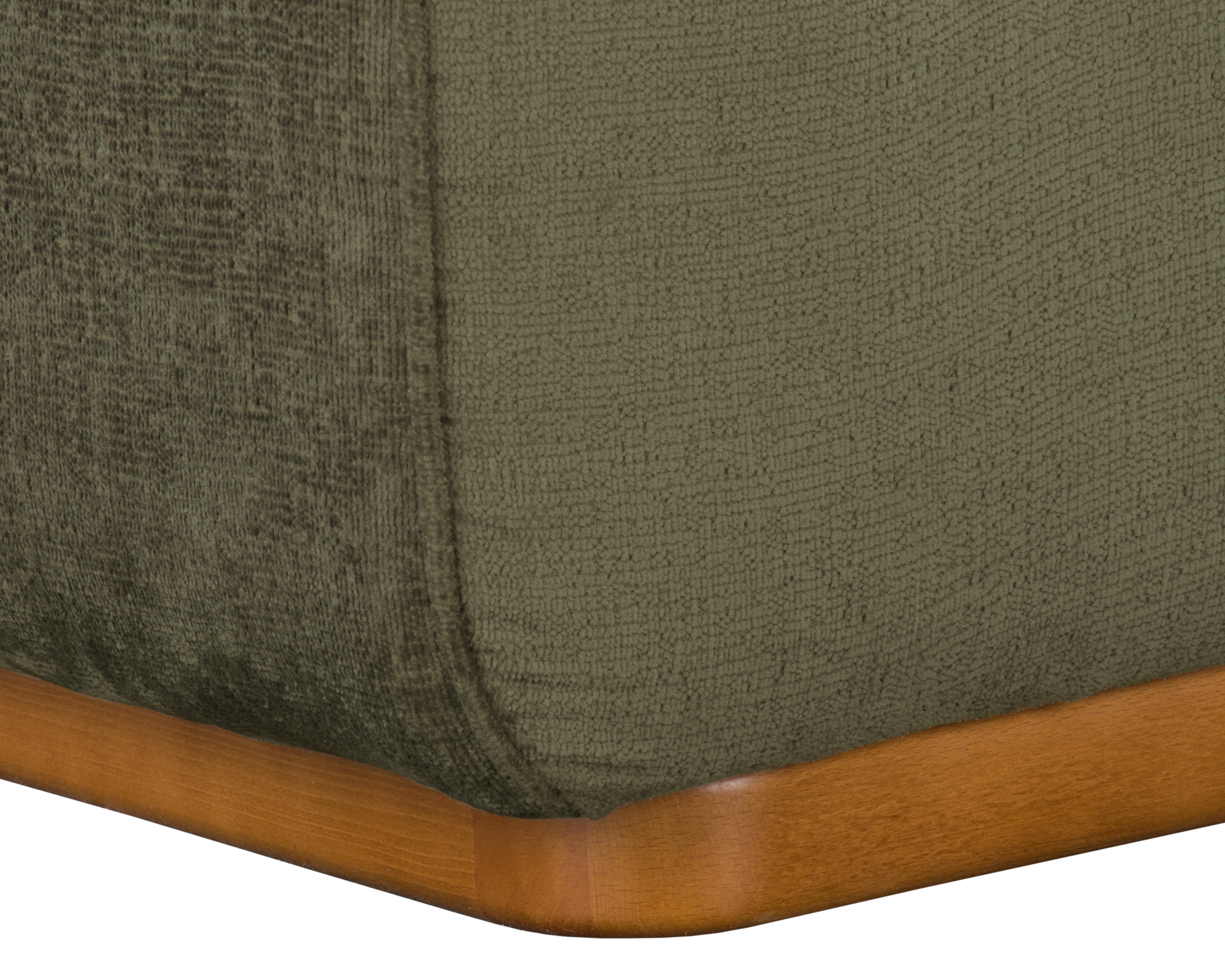 Canapé droit Saint-Maur en tissu chenille vert olive Paname Avenue, détail du pied en bois massif