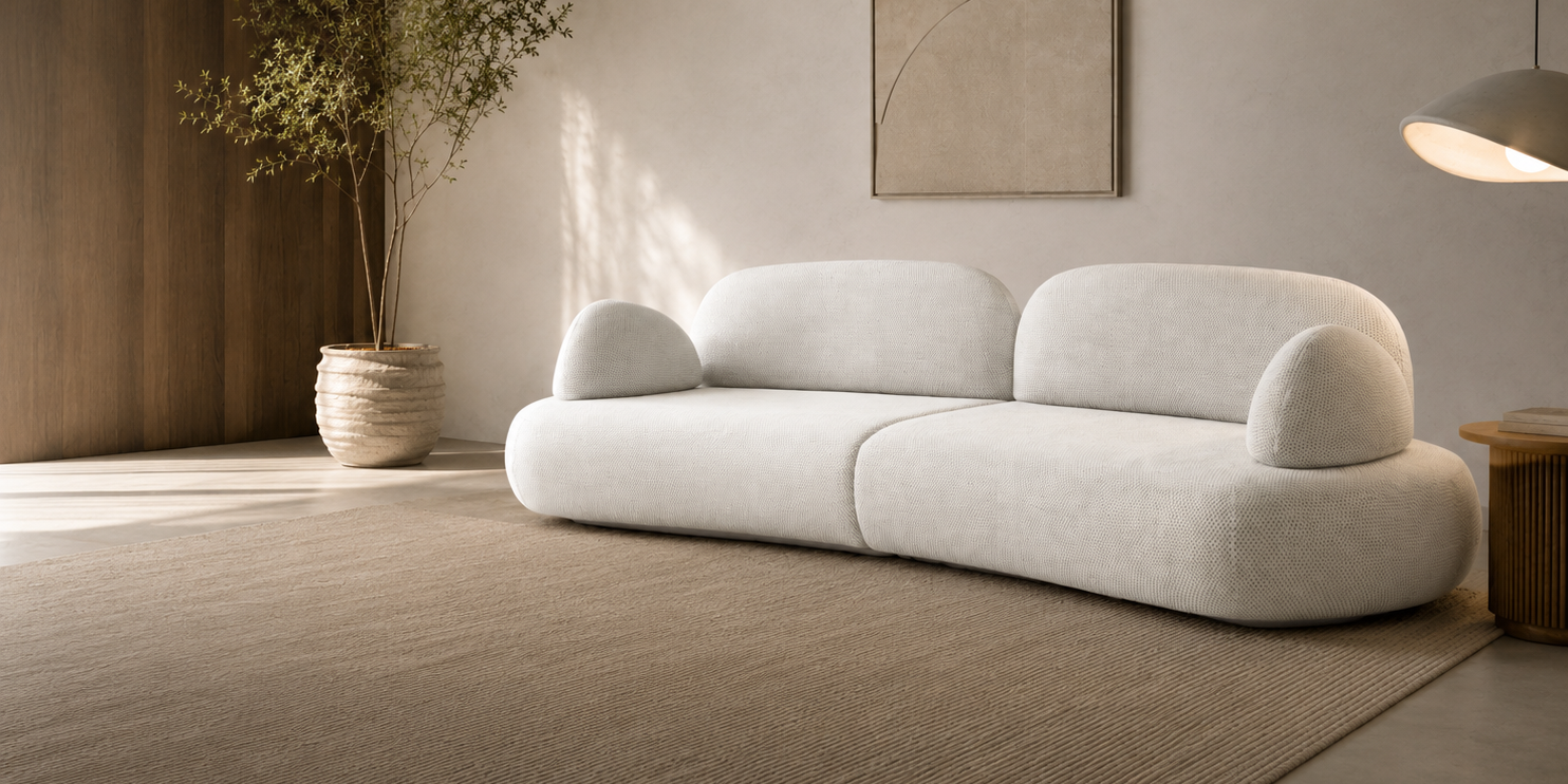 Canapé droit Sedaine en tissu chenille blanc Paname Avenue - design aux lignes organiques dans un salon contemporain