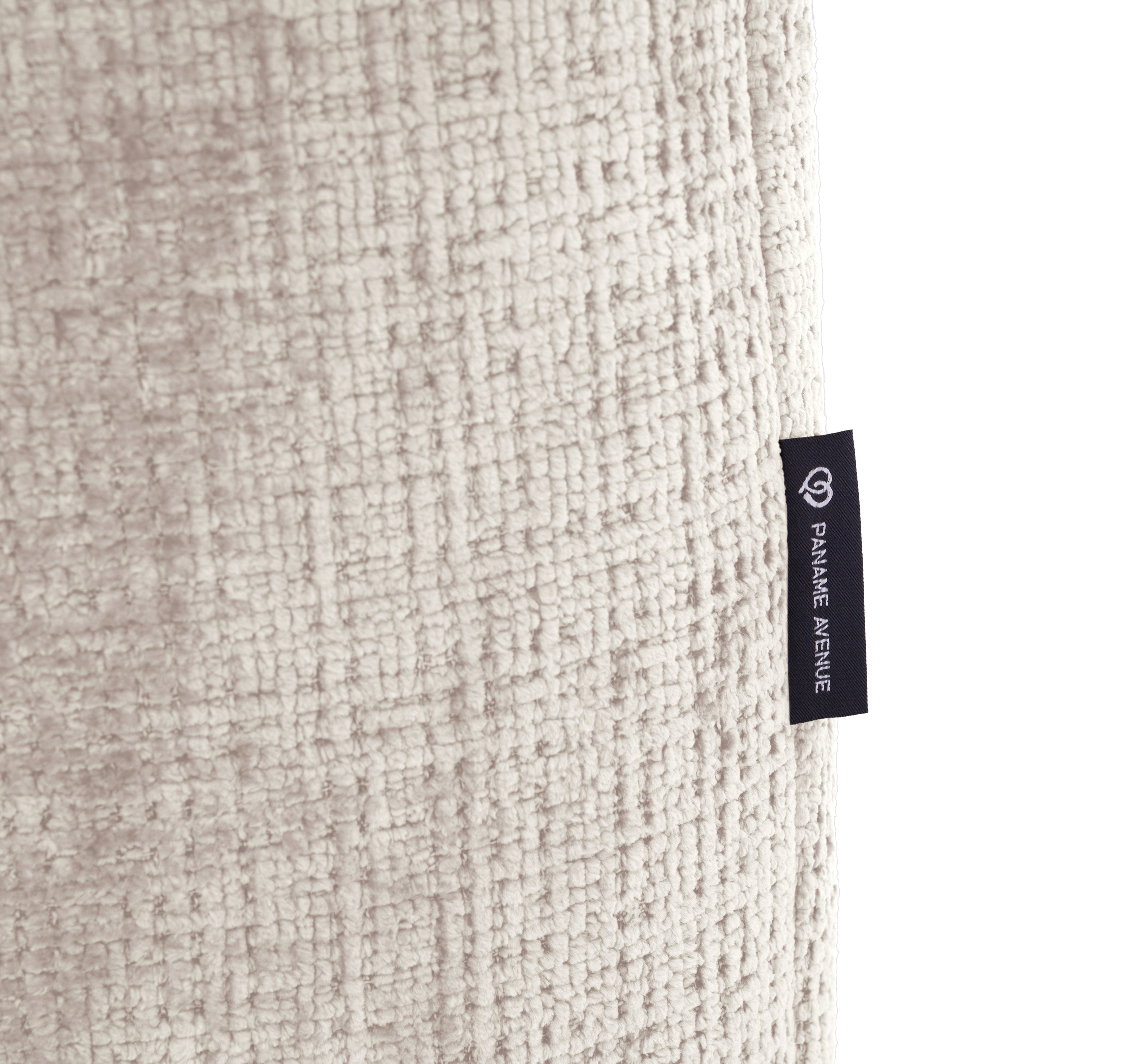 Canapé droit Vieille-du-Temple en tissu chenille beige Paname Avenue, détail du label de la marque