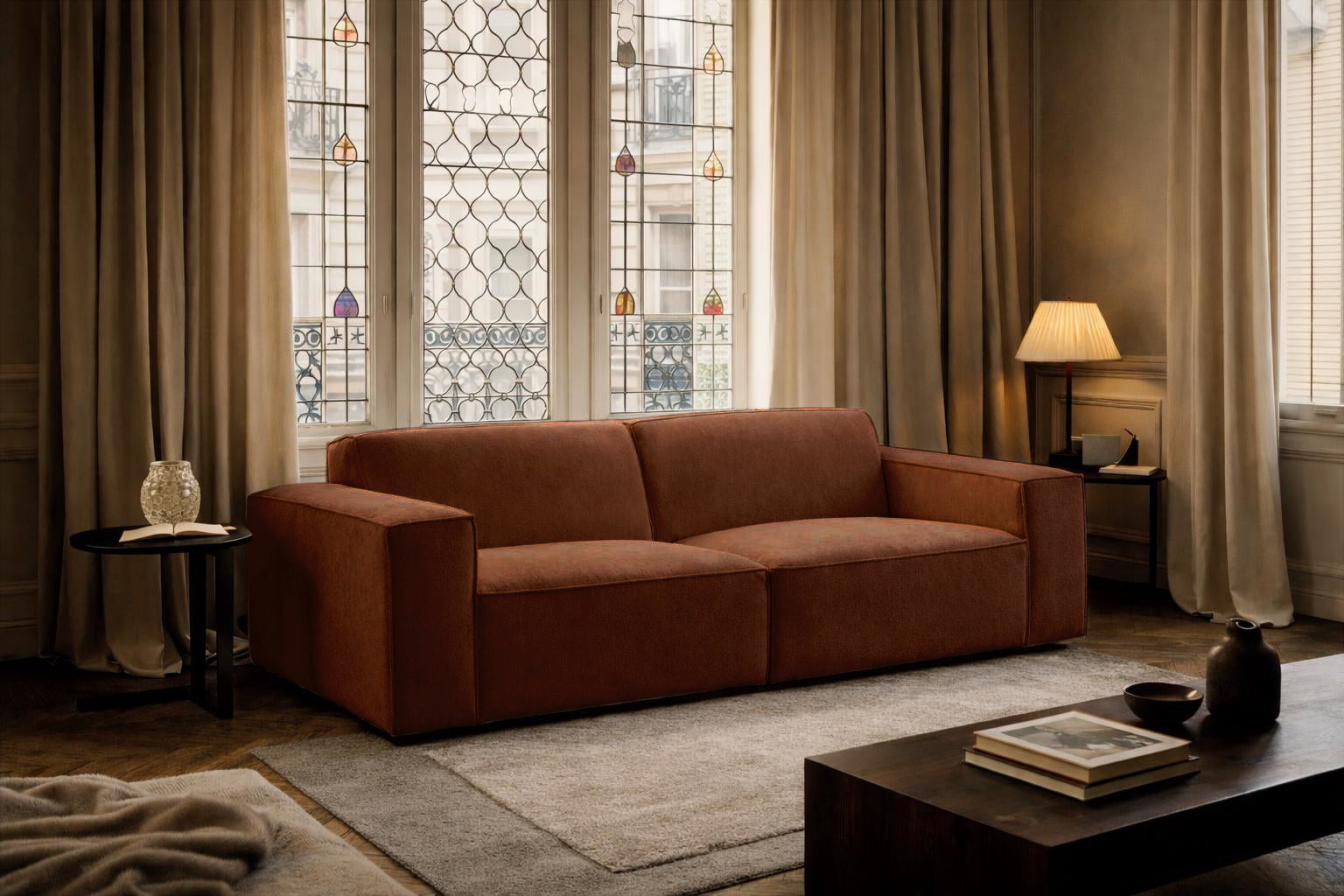 Canapé droit Gabrielle en tissu chenille terracotta Paname Avenue, dans un décor inspire au quartier parisien