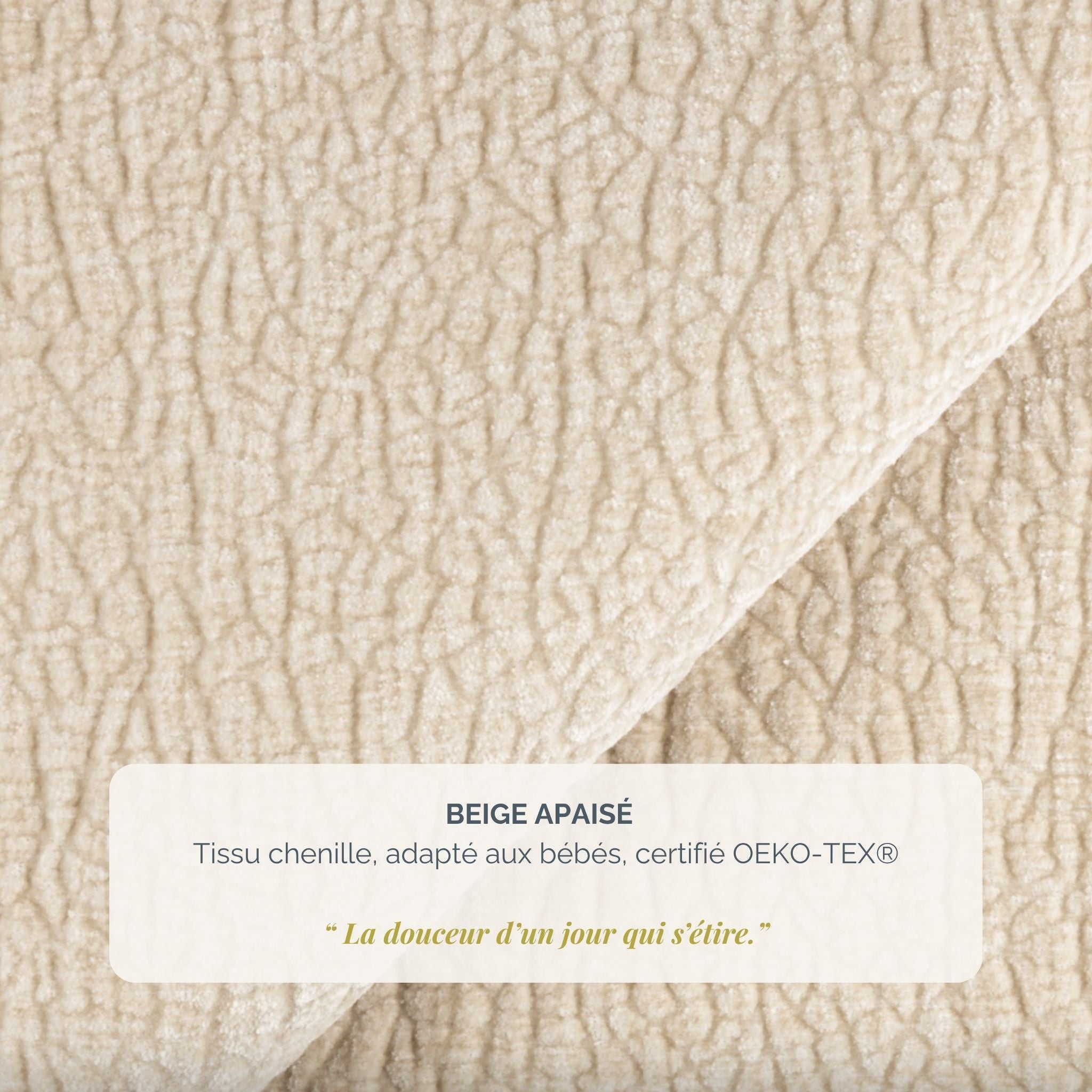 Fauteuil Fontaine en tissu chenille beige Paname Avenue, détail de la texture du revêtement