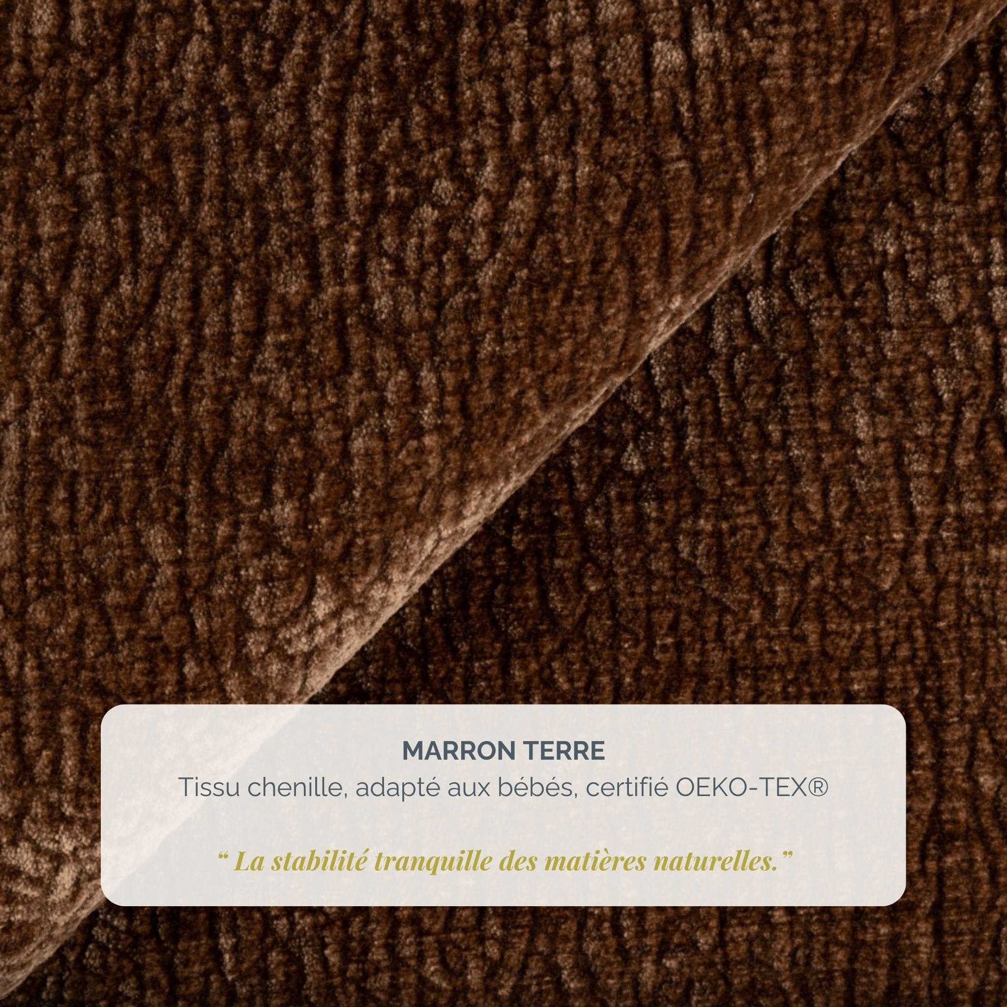Fauteuil Fontaine en tissu chenille marron Paname Avenue, détail de la texture du revêtement