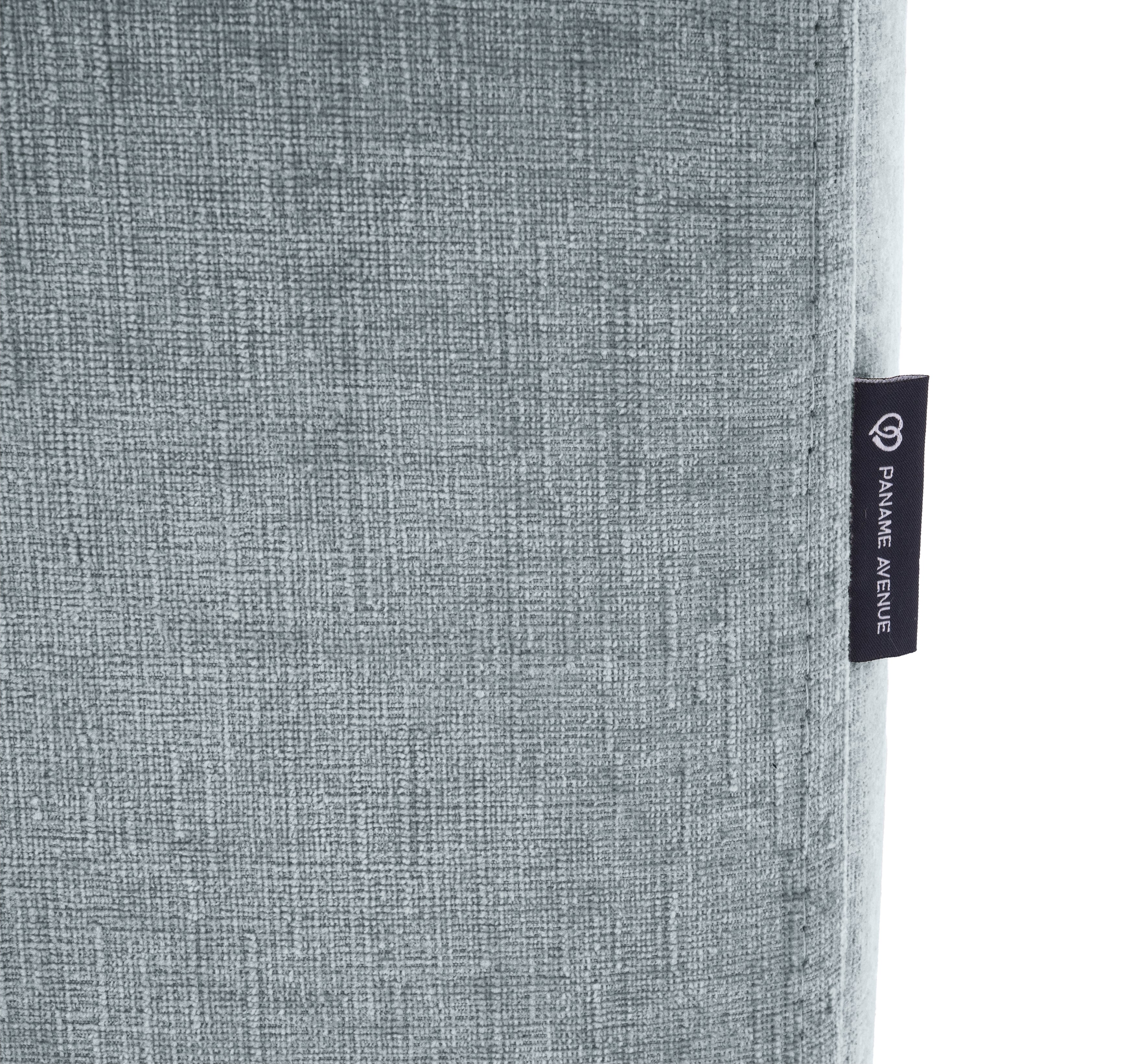 Pouf Douai en tissu chenille gris Paname Avenue, détail du label de la marque