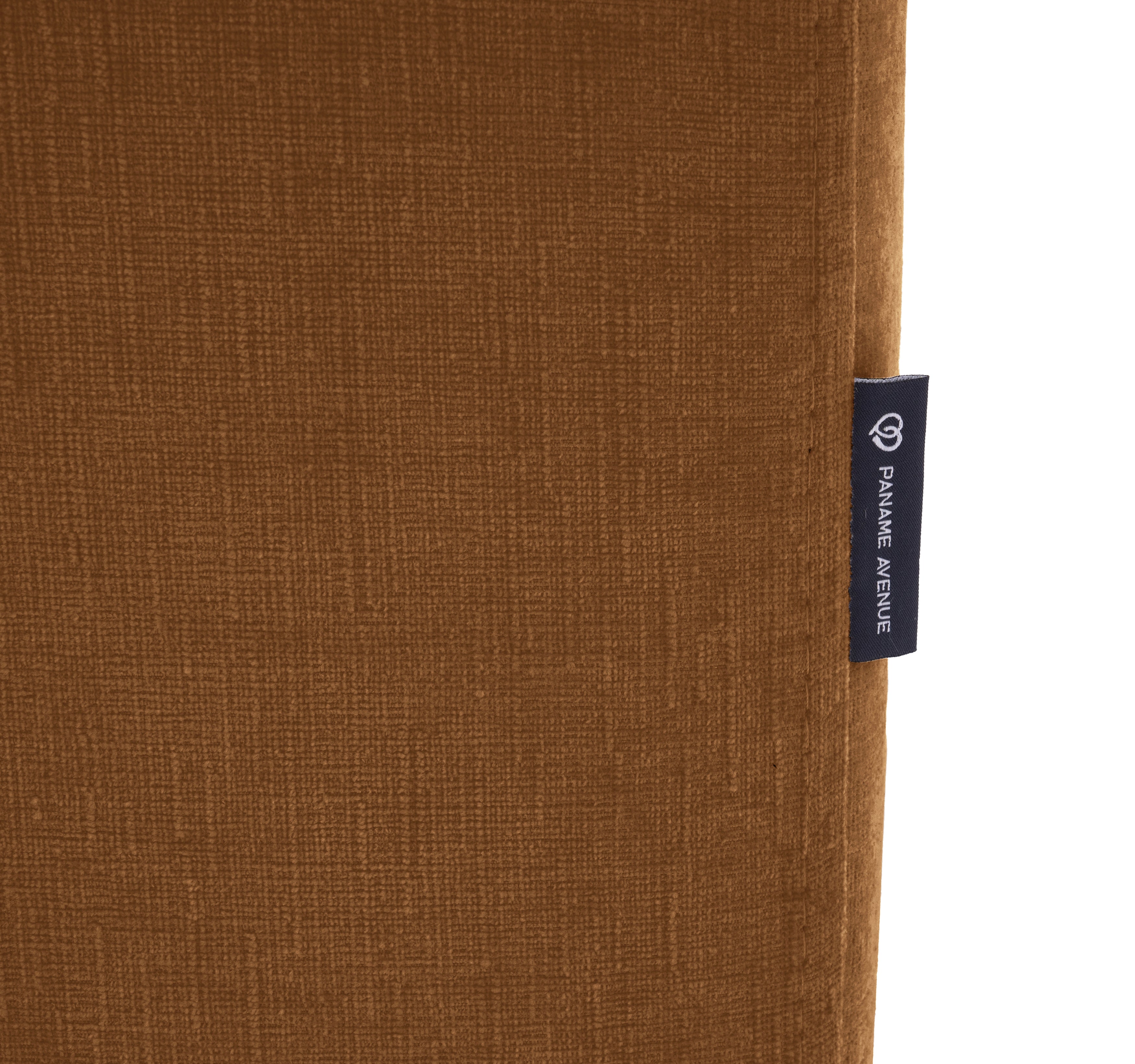 Pouf Douai en tissu chenille orange Paname Avenue, détail du label de la marque