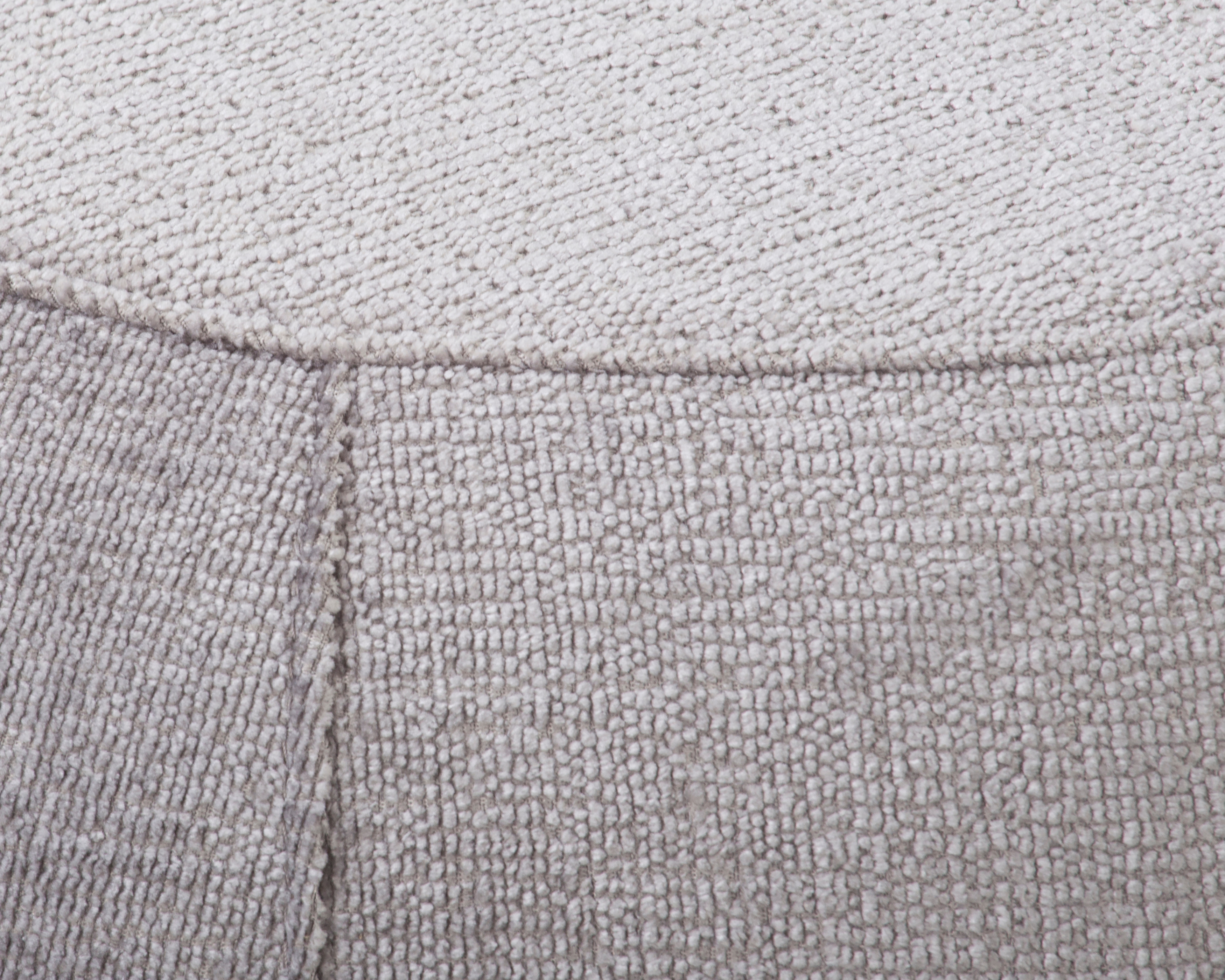 Pouf Verrerie en tissu chenille gris Paname Avenue, zoom sur l'assise