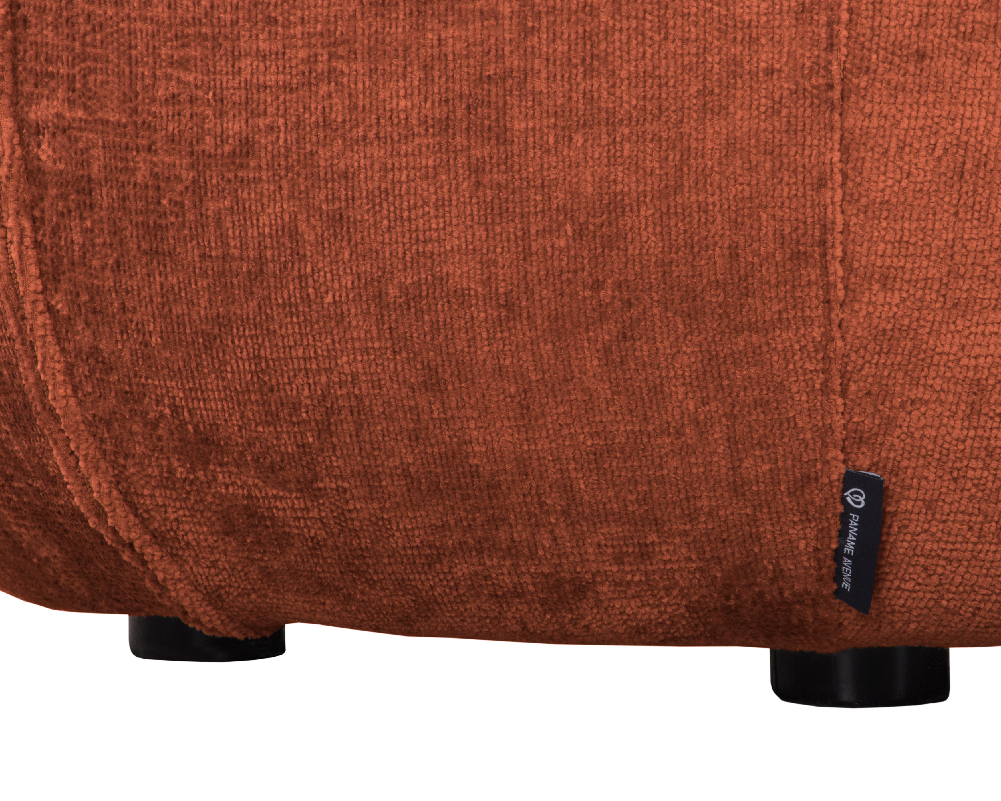 Pouf Verrerie en tissu chenille terracotta Paname Avenue, détail du label de la marque