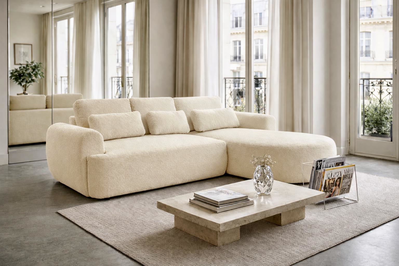 Canapé d’angle droit Aboukir en tissu bouclette beige Paname Avenue, dans un décor inspire au quartier parisien