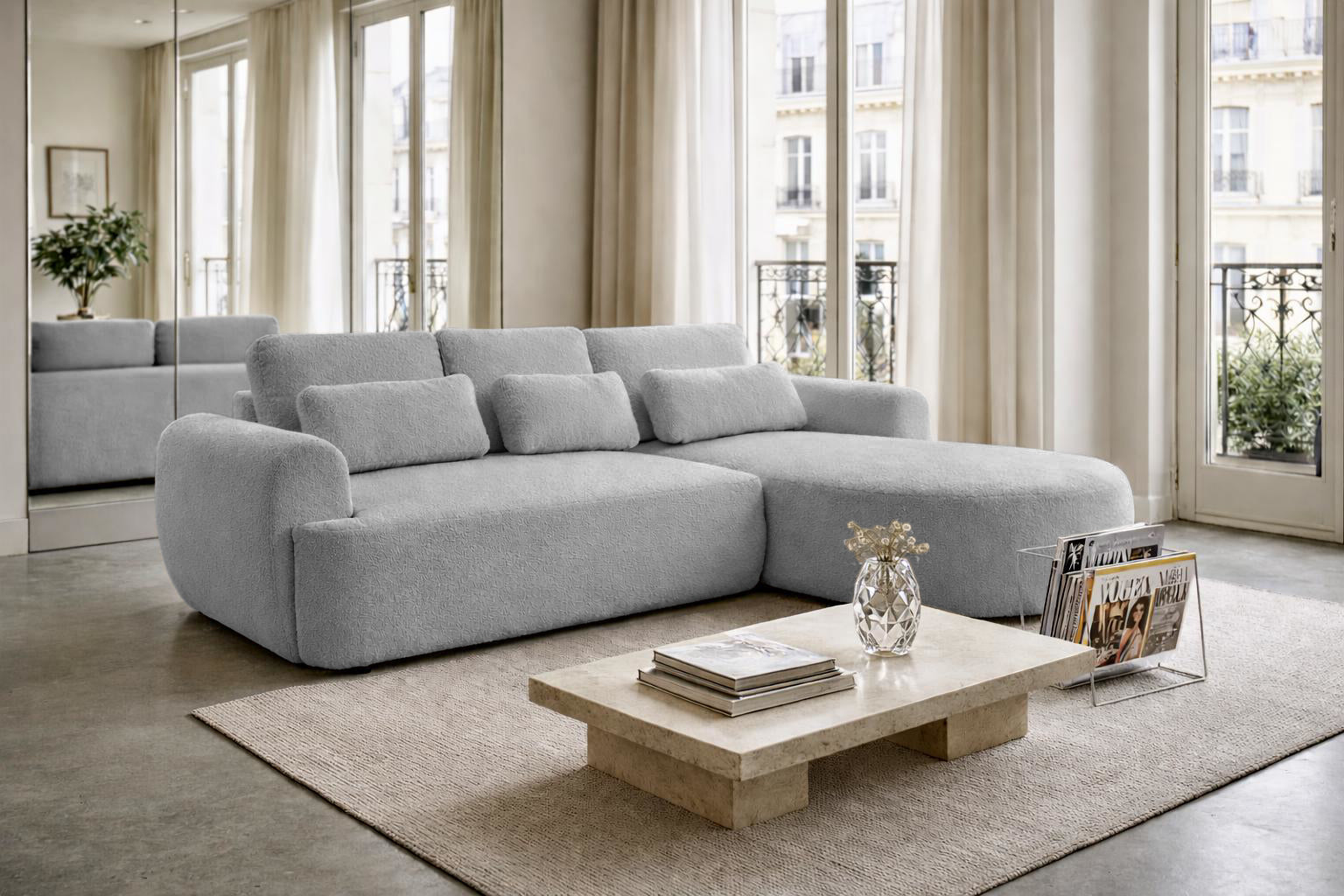 Canapé d’angle droit Aboukir en tissu bouclette gris clair Paname Avenue, dans un décor inspire au quartier parisien