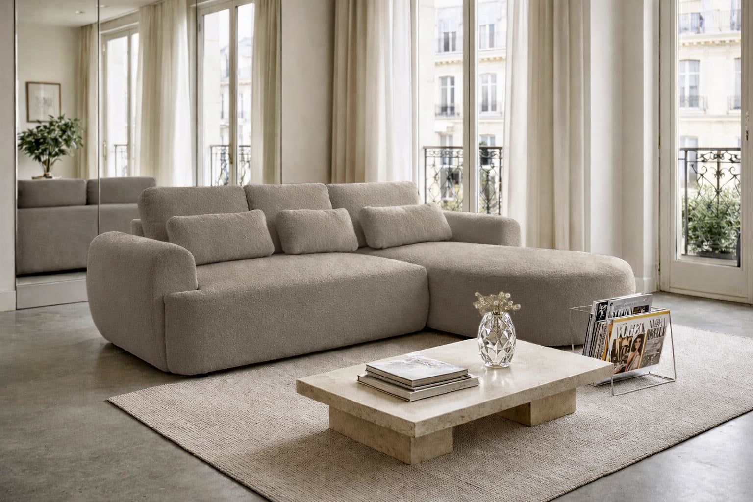Canapé d’angle droit Aboukir en tissu bouclette taupe Paname Avenue, dans un décor inspire au quartier parisien