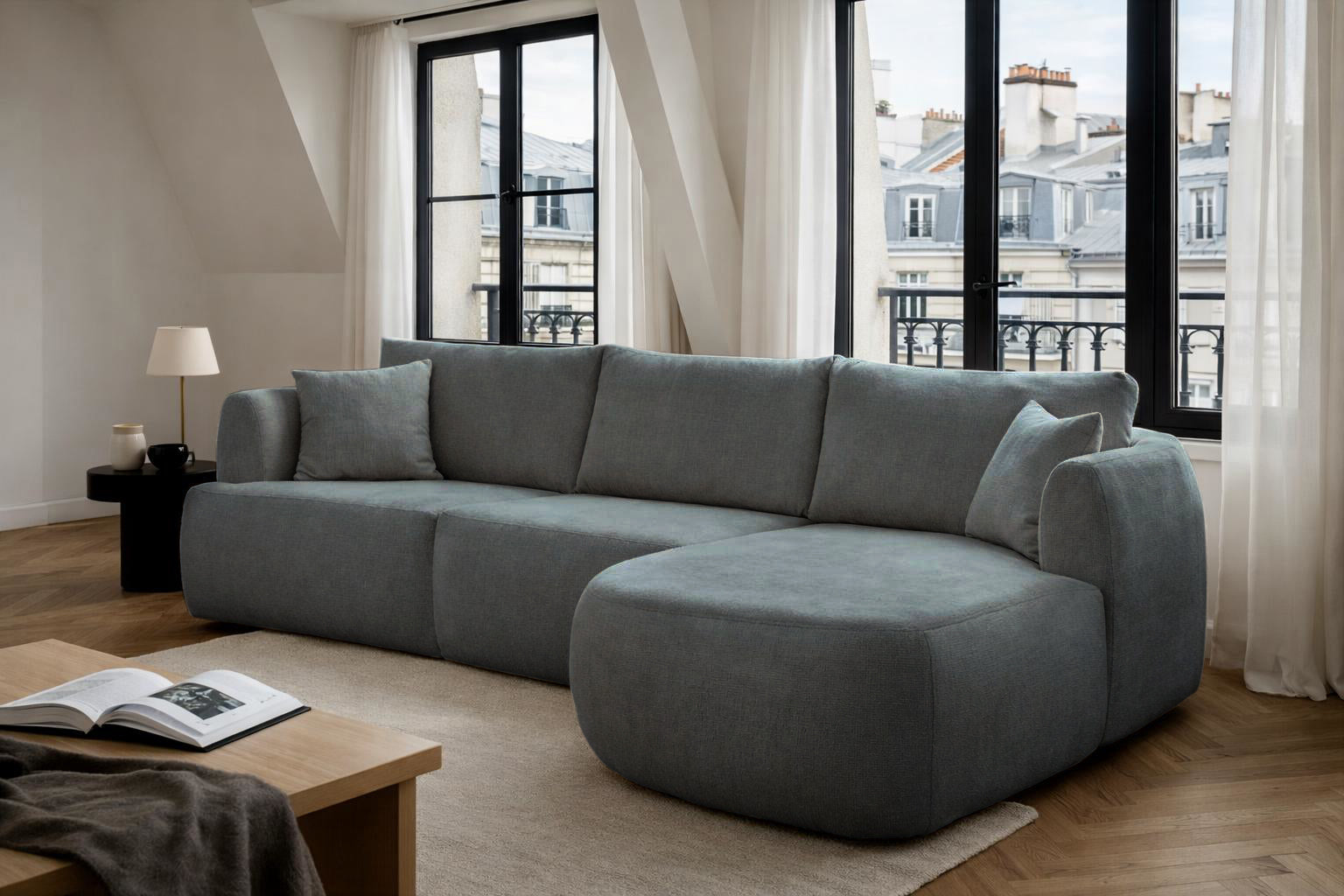 Canapé d’angle droit Lepic en tissu chenille anthracite Paname Avenue, dans un décor inspire au quartier parisien