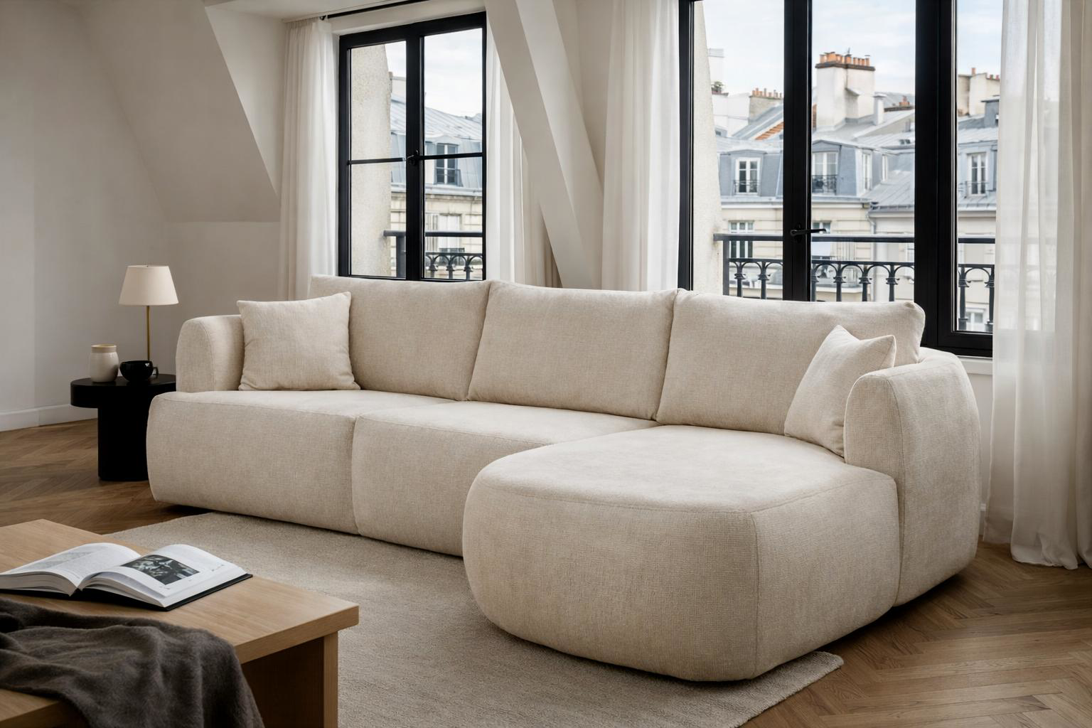 Canapé d’angle droit Lepic en tissu chenille beige Paname Avenue, dans un décor inspire au quartier parisien