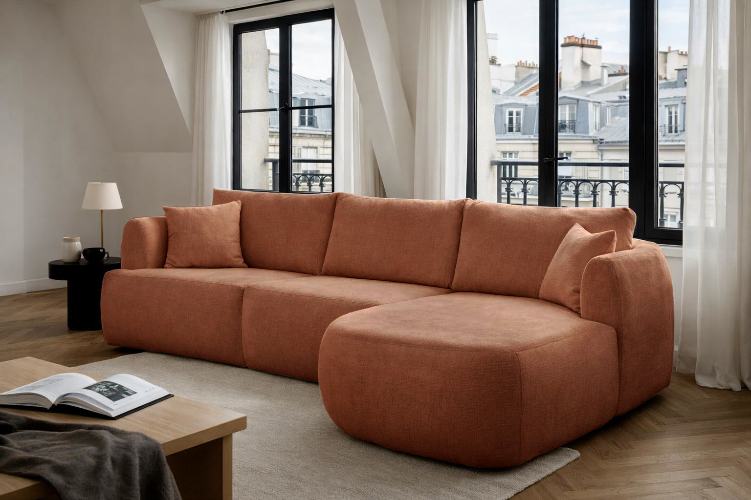 Canapé d’angle droit Lepic en tissu chenille terracotta Paname Avenue, dans un décor inspire au quartier parisien