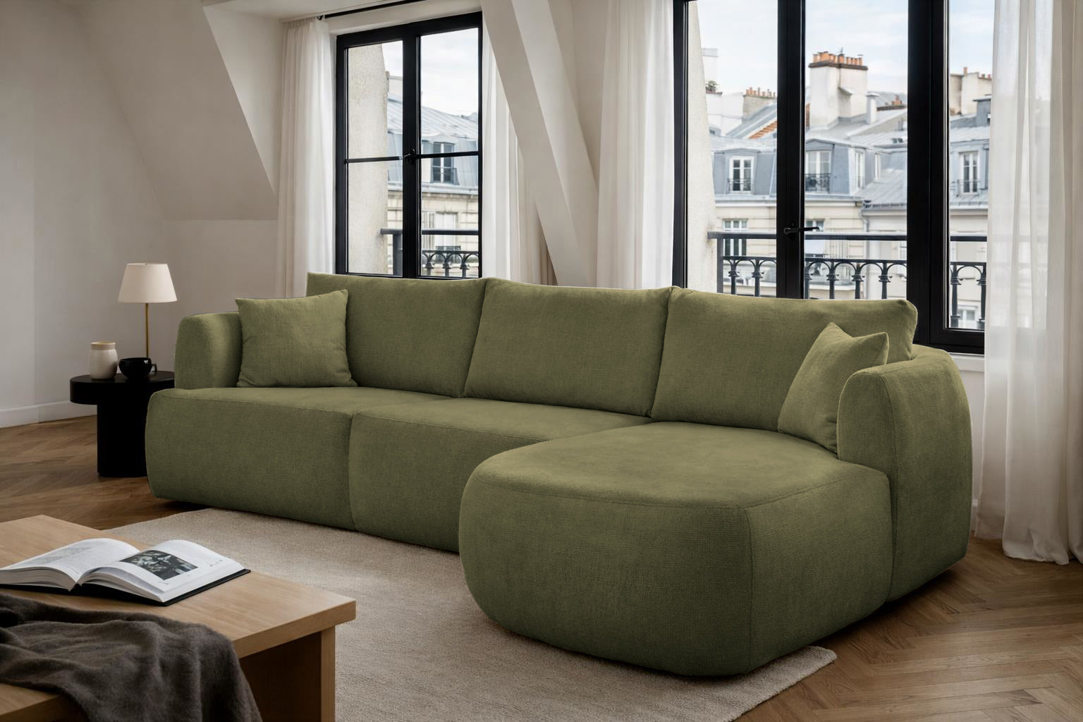 Canapé d’angle droit Lepic en tissu chenille vert olive Paname Avenue, dans un décor inspire au quartier parisien