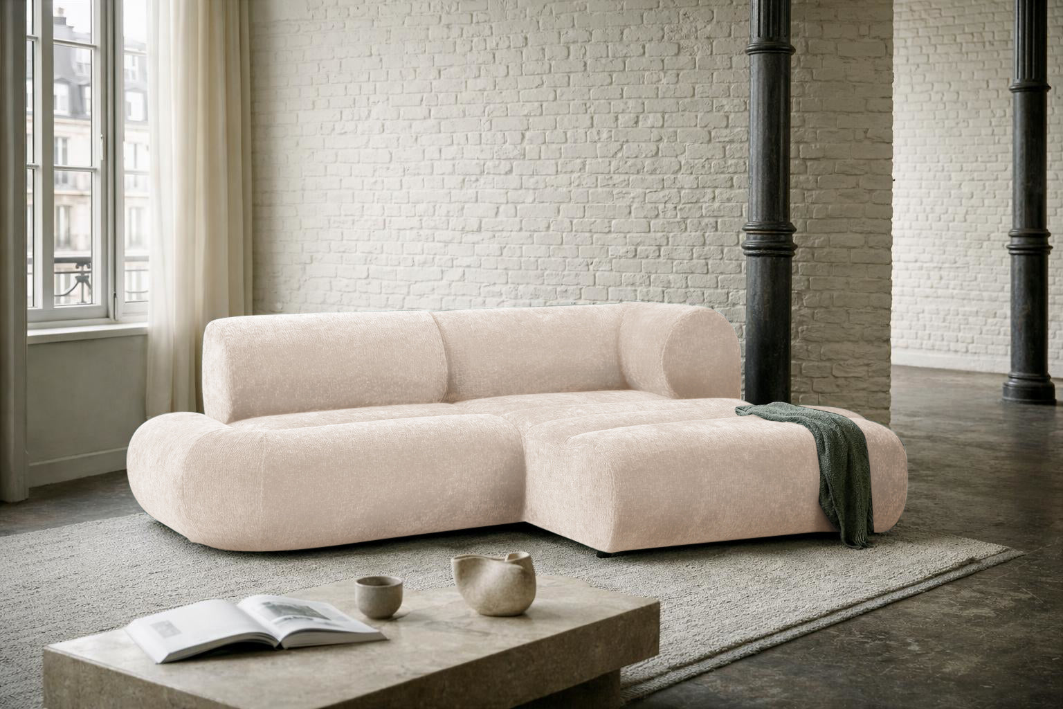 Canapé d’angle droit Saint-Denis en tissu chenille beige Paname Avenue, dans un décor inspire au quartier parisien