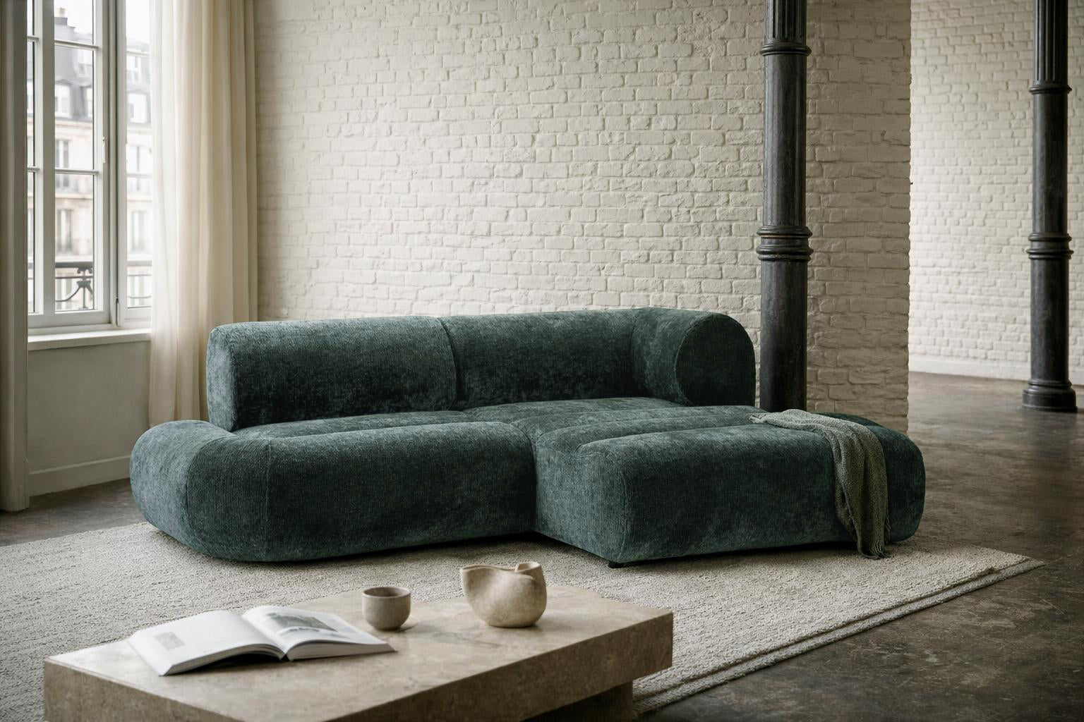 Canapé d’angle droit Saint-Denis en tissu chenille vert Paname Avenue, dans un décor inspire au quartier parisien