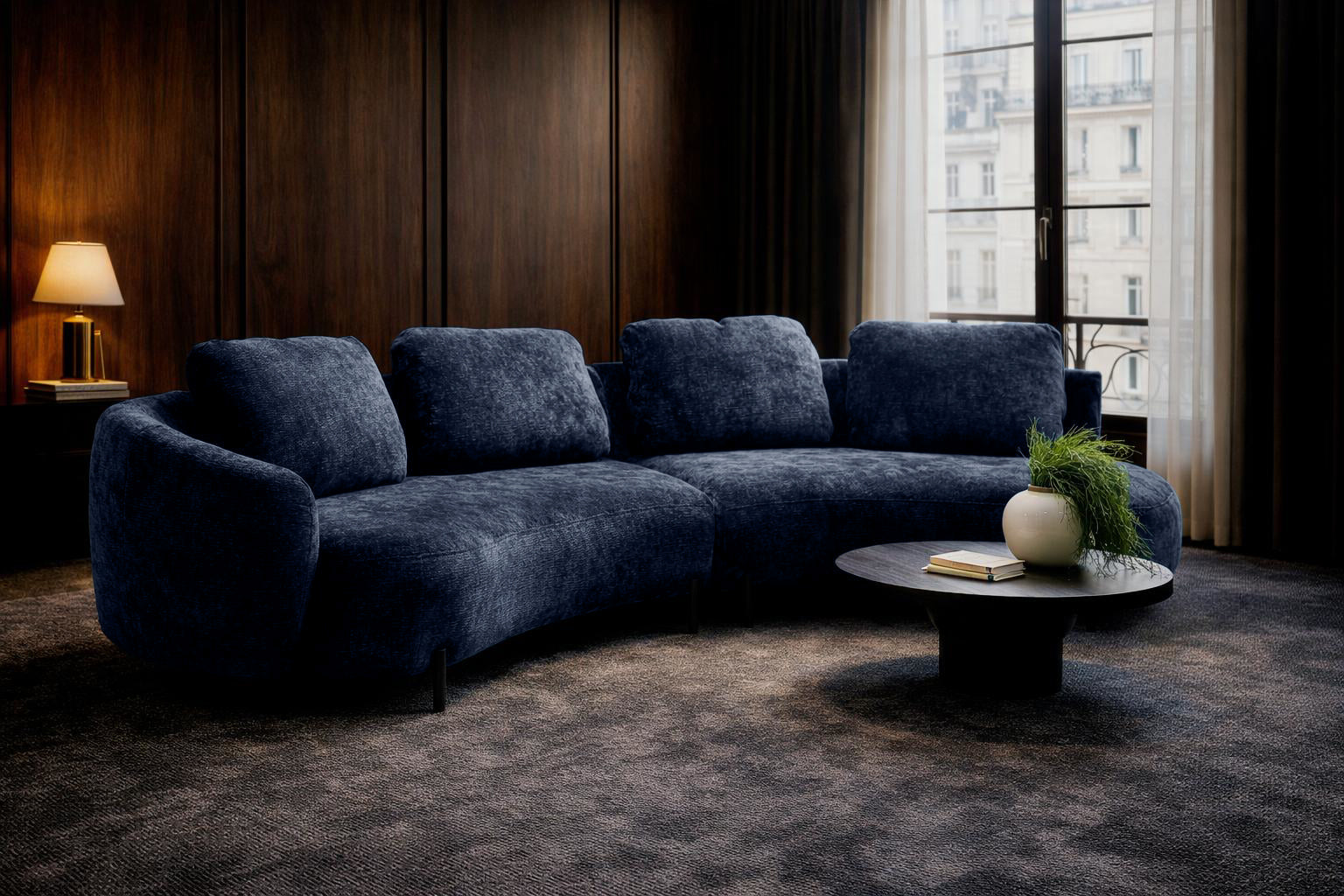 Canapé droit Saint Sauveur dans un salon feutré au style contemporain sophistiqué avec une forte influence mid-century modern et ambiance lounge.