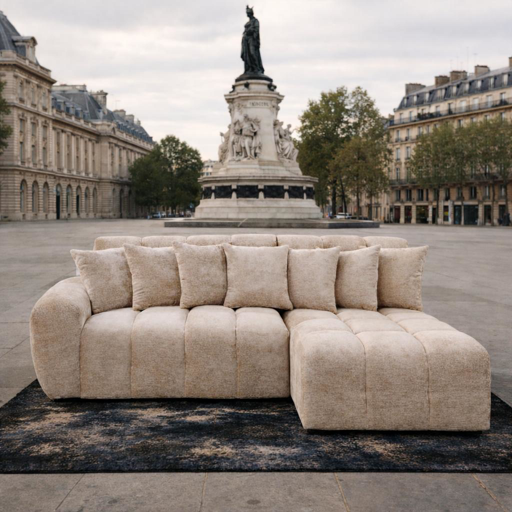 Canapé d'angle Fontaine au Roi de Paname Avenue dans un décor parisien extérieur du quartier République
