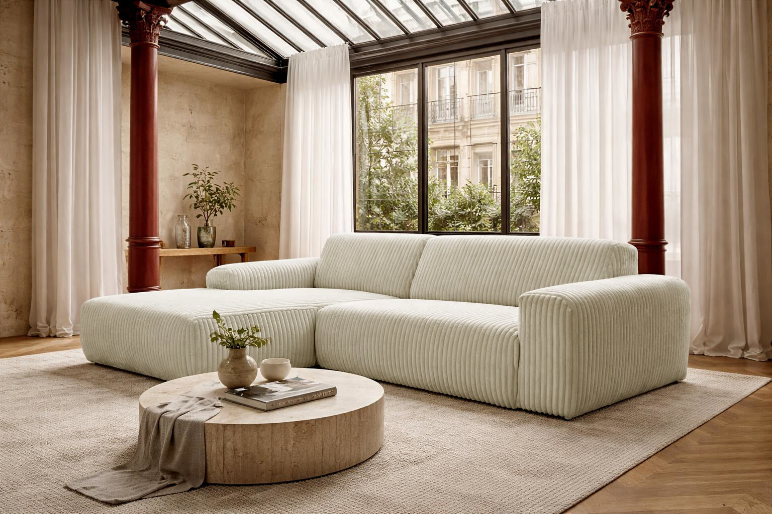 Canapé d’angle gauche Bruxelles en tissu gros velours côtelé beige Paname Avenue, dans un décor inspire au quartier parisien