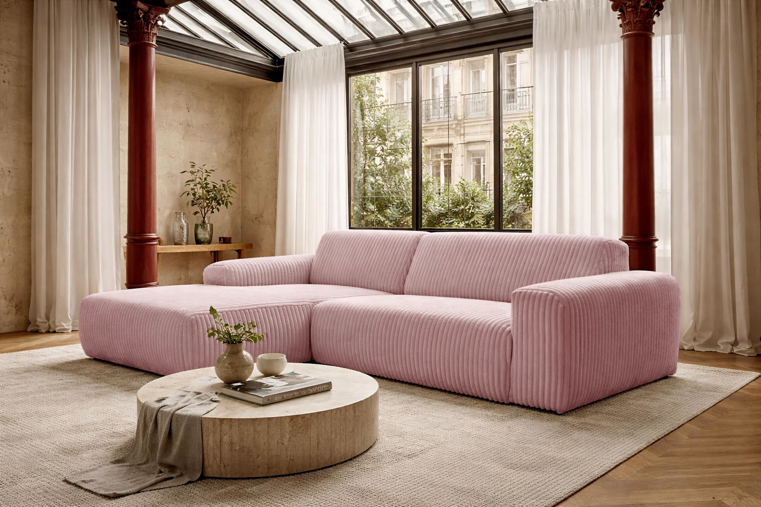 Canapé d’angle gauche Bruxelles en tissu gros velours côtelé rose Paname Avenue, dans un décor inspire au quartier parisien