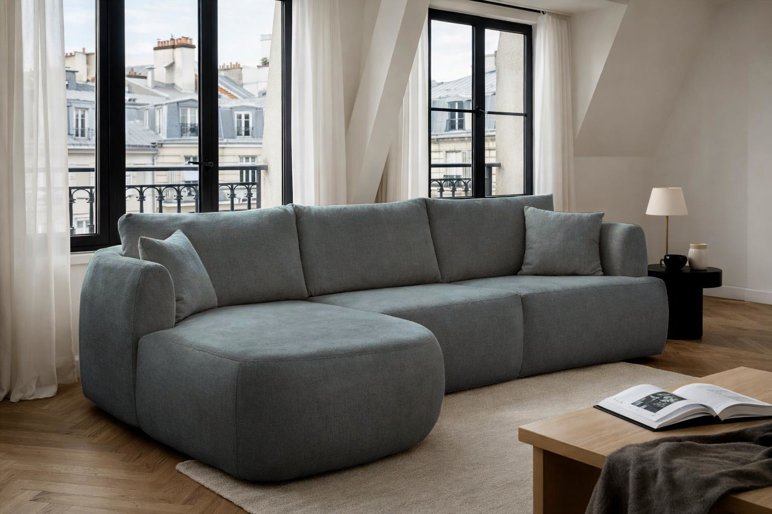 Canapé d’angle gauche Lepic en tissu chenille anthracite Paname Avenue, dans un décor inspire au quartier parisien