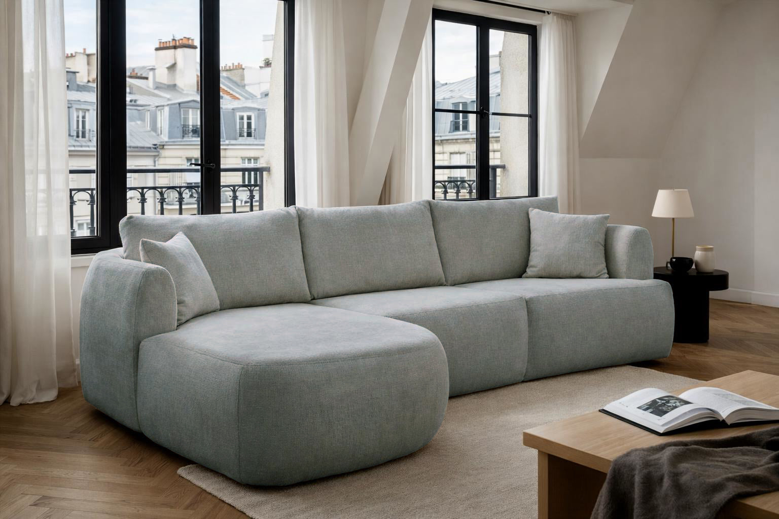 Canapé d’angle gauche Lepic en tissu chenille gris Paname Avenue, dans un décor inspire au quartier parisien