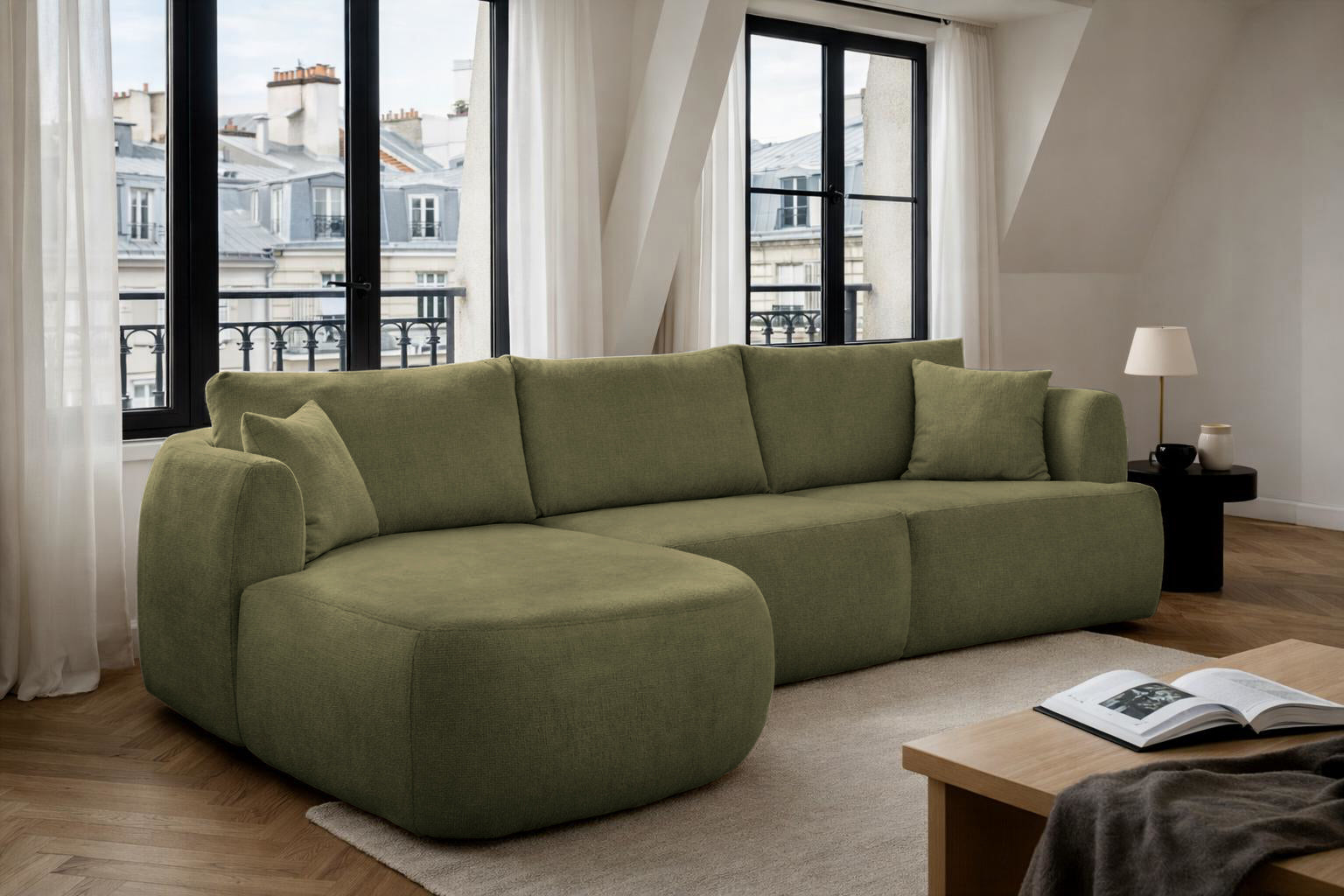 Canapé d’angle gauche Lepic en tissu chenille vert olive Paname Avenue, dans un décor inspire au quartier parisien