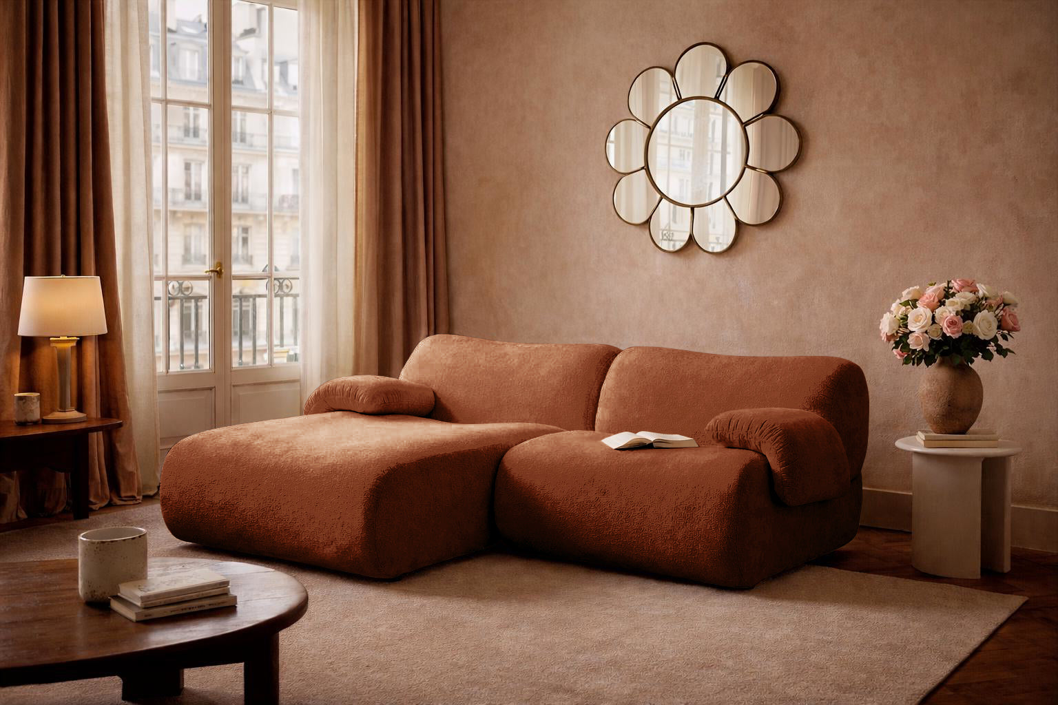 Canapé d’angle gauche Pot-de-Fer en tissu chenille terracotta Paname Avenue, dans un décor inspire au quartier parisien