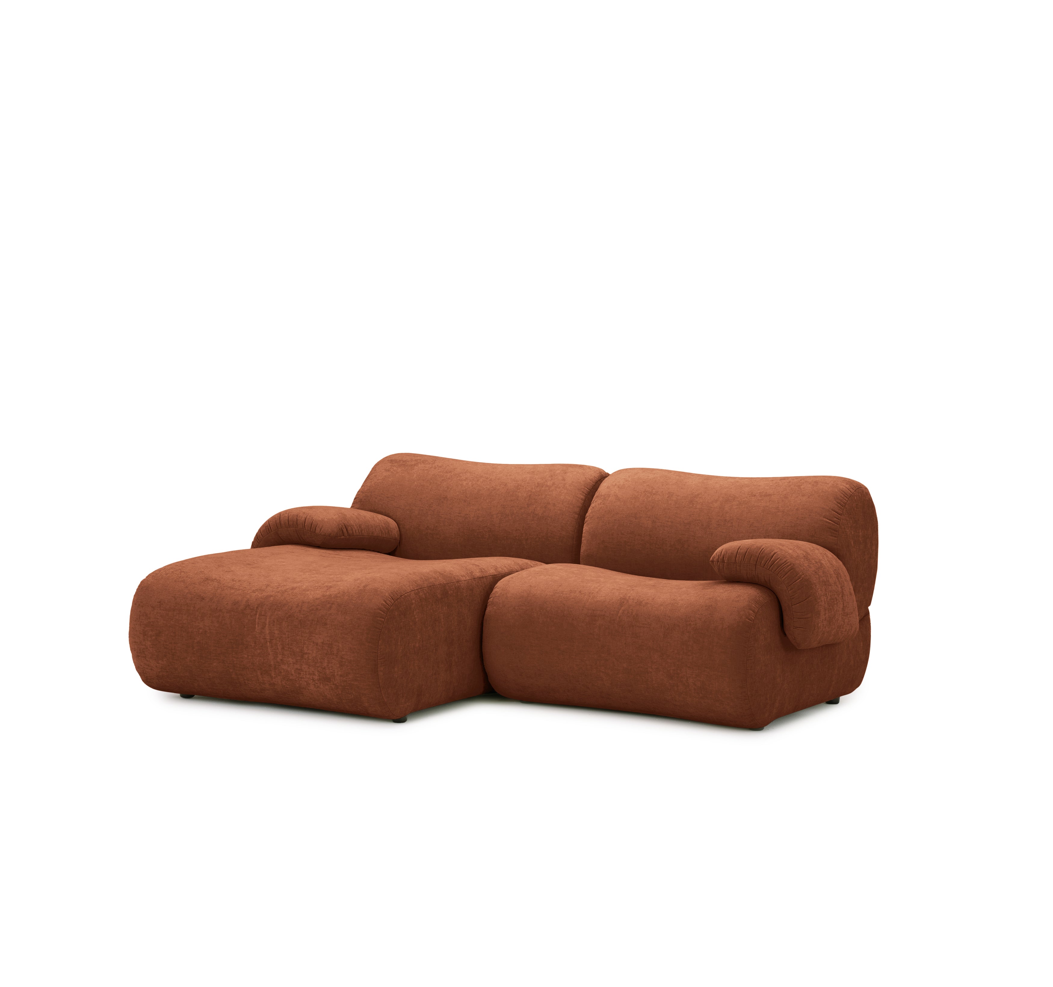 Canapé d’angle gauche Pot-de-Fer en tissu chenille terracotta Paname Avenue, vue trois-quarts sur fond blanc