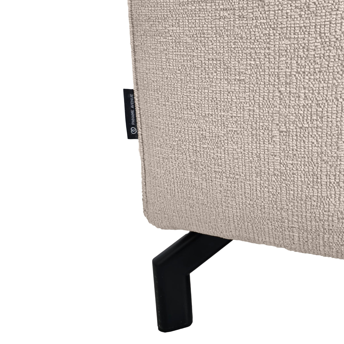 Canapé d’angle droit Blanche en tissu chenille beige Paname Avenue, détail du label de la marque