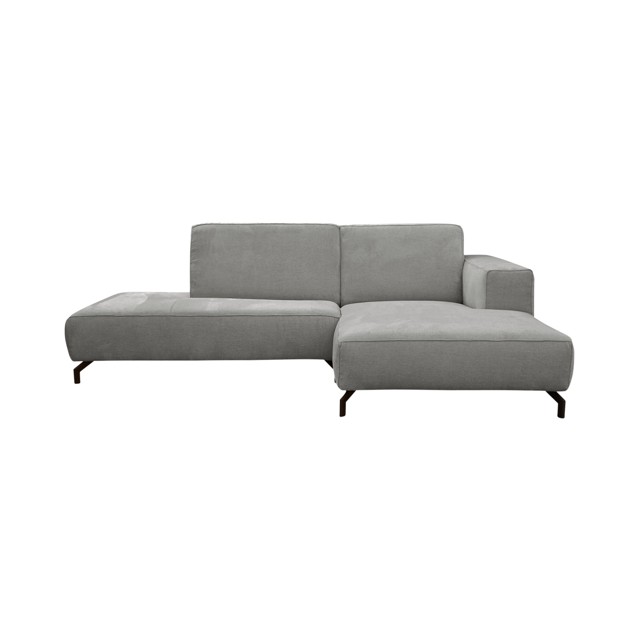 Canapé d’angle droit Blanche en tissu chenille gris clair Paname Avenue, vue de face sur fond blanc