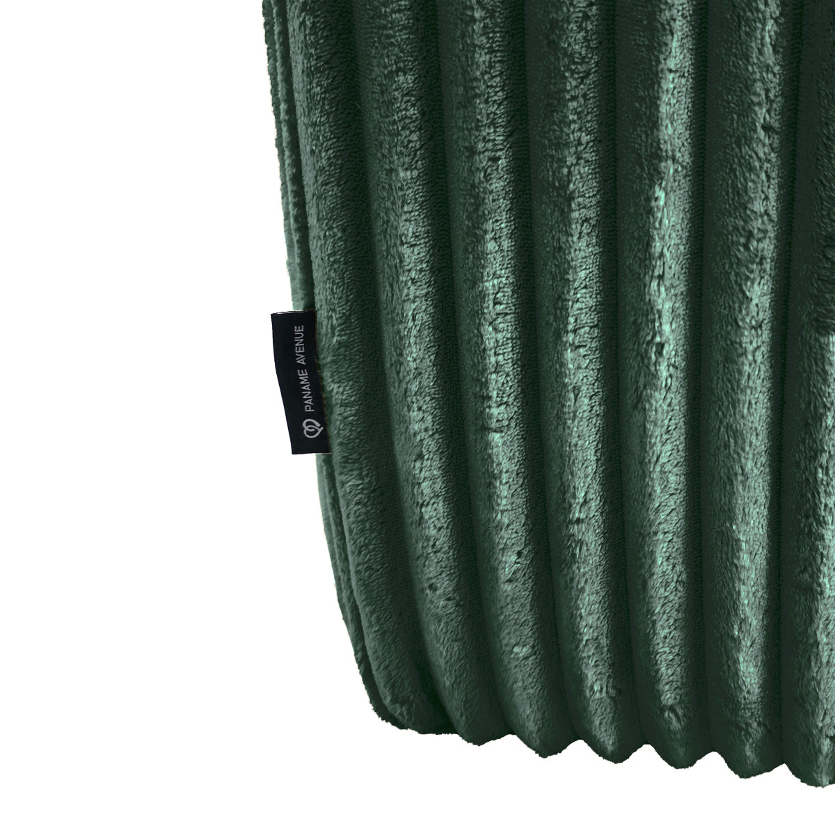 Canapé d’angle droit Bruxelles en tissu gros velours côtelé vert foncé Paname Avenue, détail du label de la marque