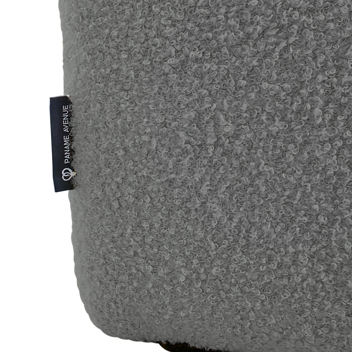 Canapé d’angle droit Chemin-Vert en tissu bouclette anthracite Paname Avenue, détail du label de la marque
