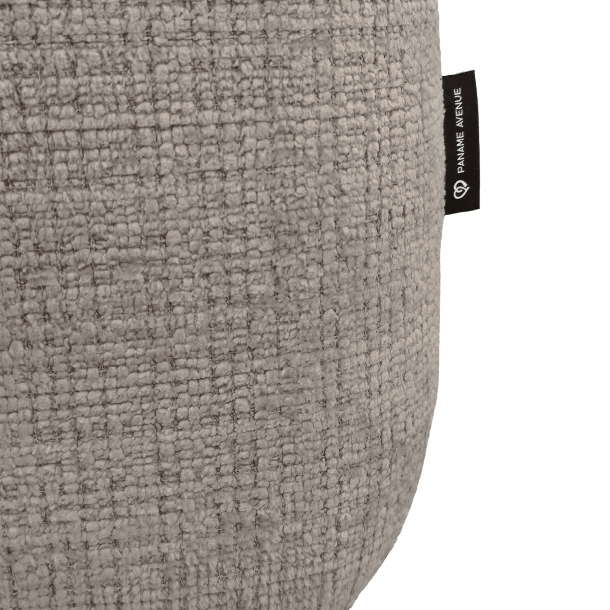 Canapé d’angle droit Clef en tissu chenille taupe Paname Avenue, détail du label de la marque