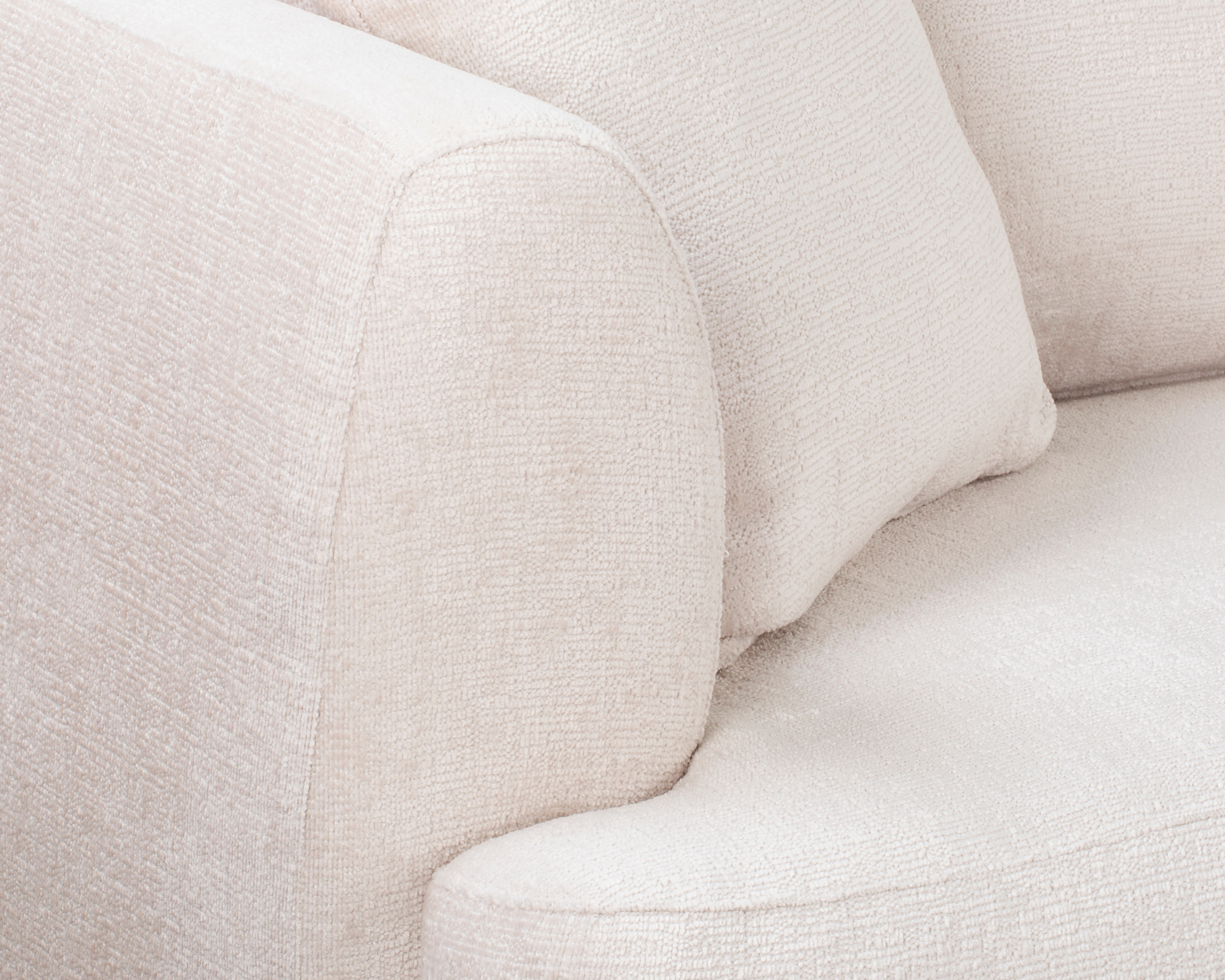 Canapé d’angle droit Lepic en tissu chenille beige Paname Avenue, zoom sur l’accoudoir
