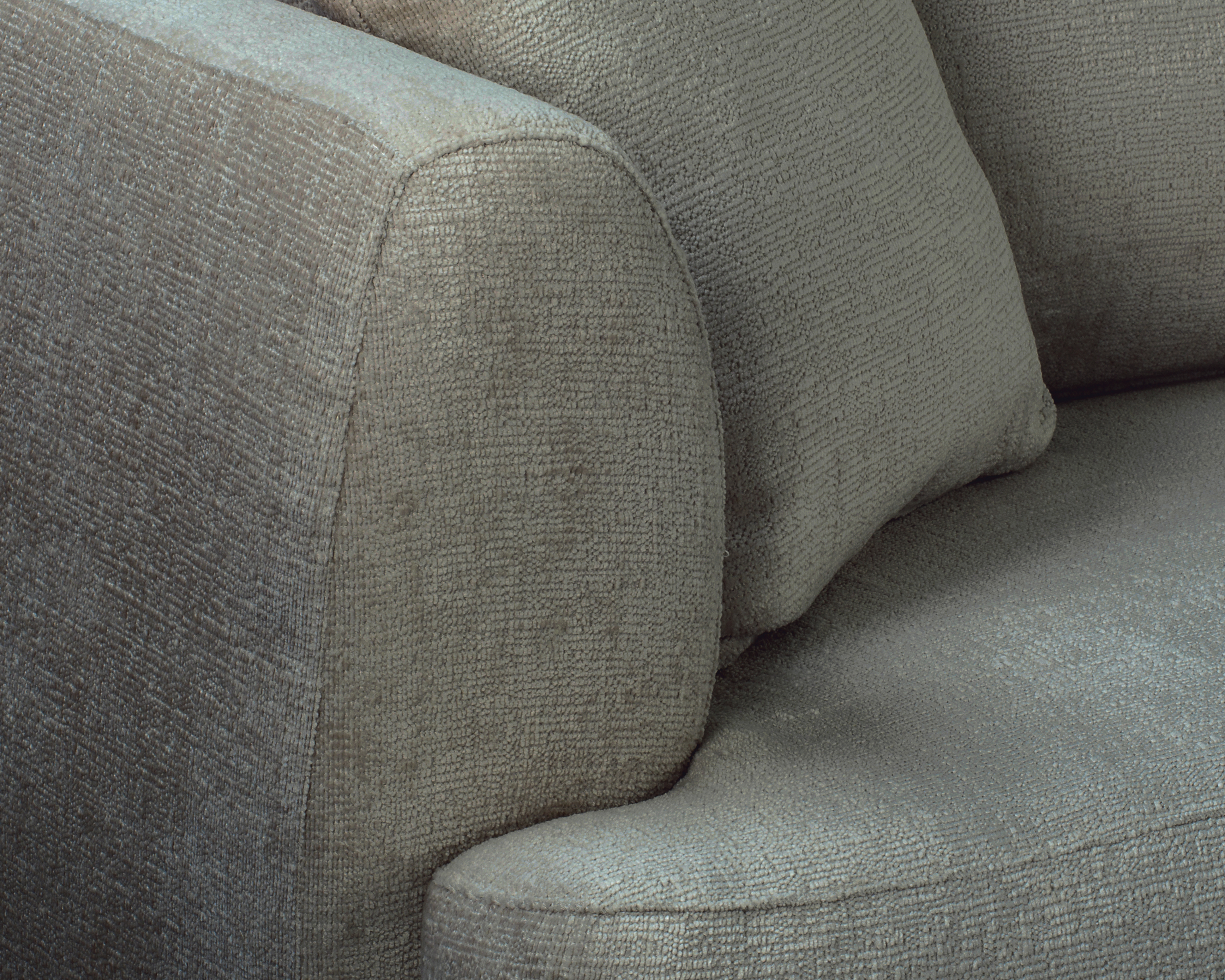 Canapé d’angle droit Lepic en tissu chenille gris Paname Avenue, zoom sur l’accoudoir