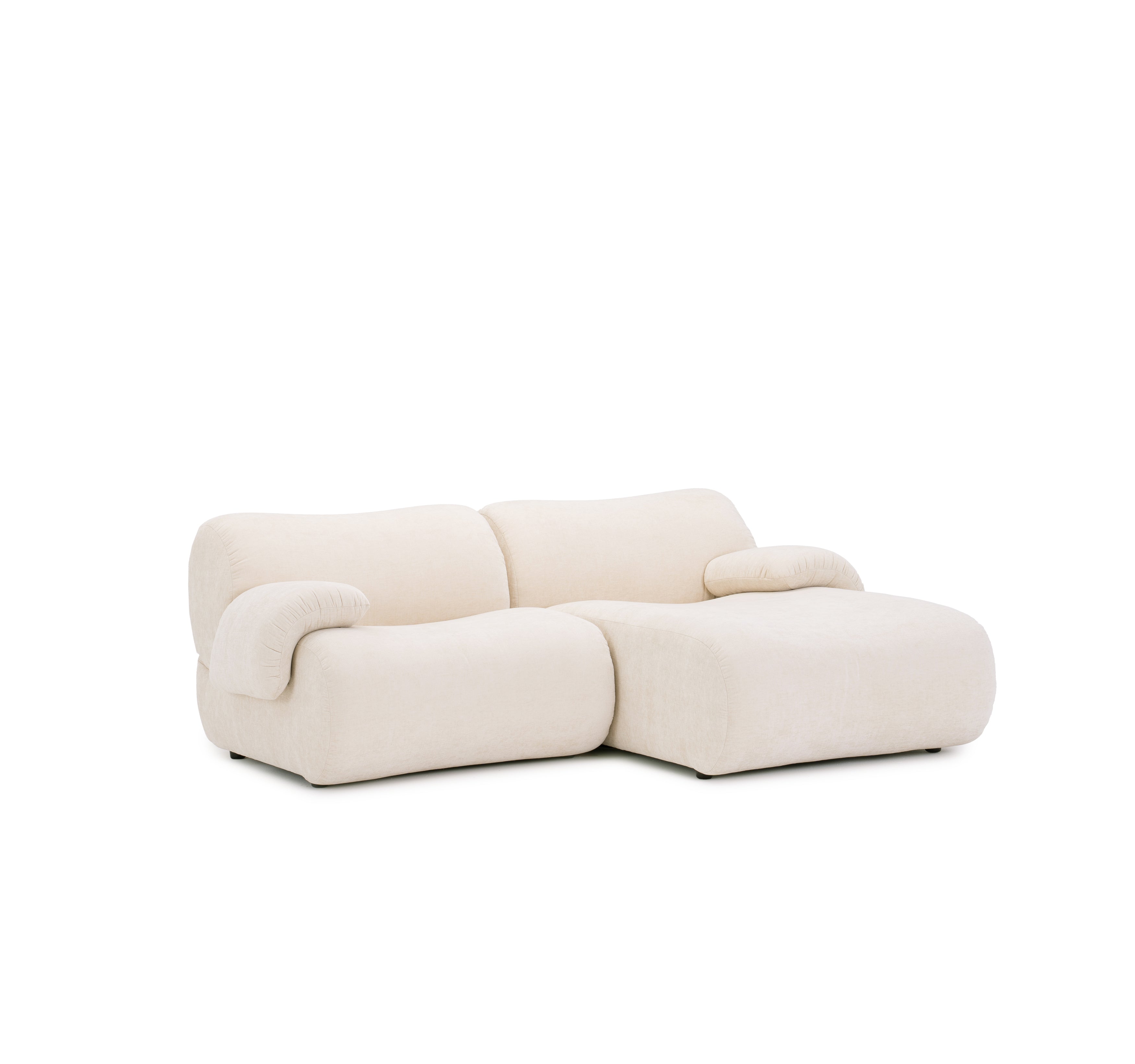 Canapé d’angle droit Pot-de-Fer en tissu chenille beige Paname Avenue, vue trois-quarts sur fond blanc